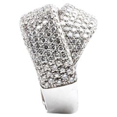 Anello in oro 18k con pavé di diamanti