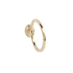 anillo de oro ojiva de 18 quilates y diamantes grabados