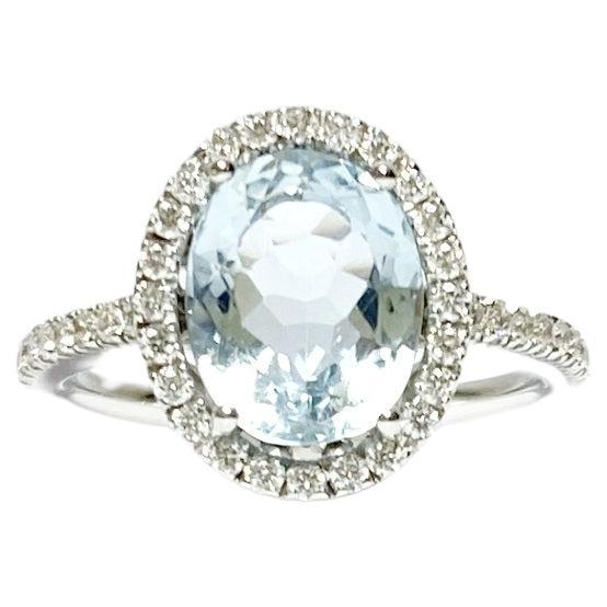 18 kt white gold ring, Aquamarine 2.4 carats Diamonds 0.36 carats