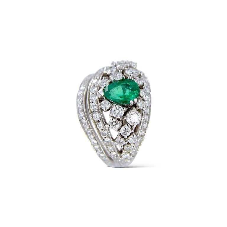 Women's 18 kt white gold ring with 1.80 Ct diamonds and a 1.153 Ct Emerald For Sale