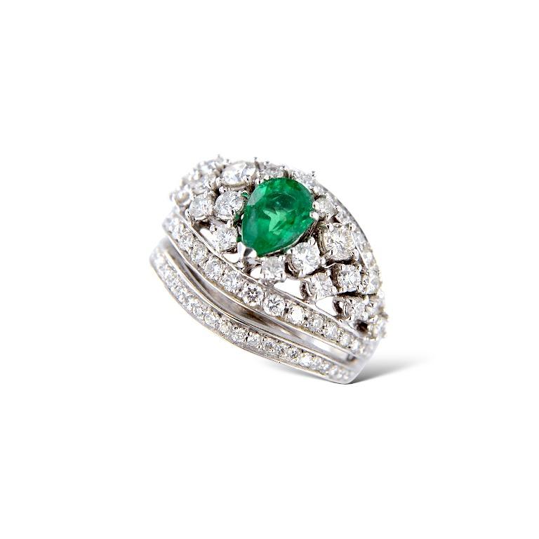 18 kt white gold ring with 1.80 Ct diamonds and a 1.153 Ct Emerald For Sale 1