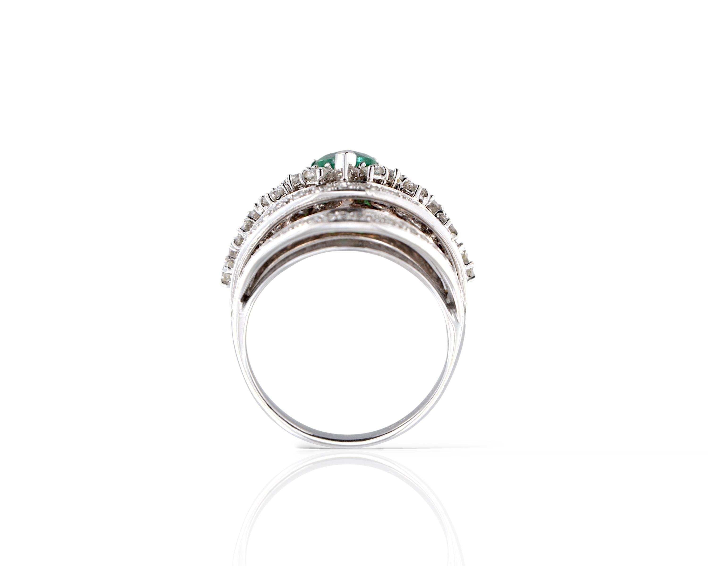 18 kt white gold ring with 1.80 Ct diamonds and a 1.153 Ct Emerald For Sale 3