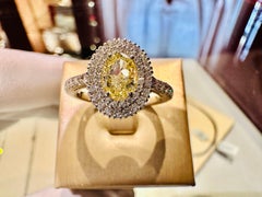 Bague en or blanc 18 carats avec diamant fantaisie de 0,80 ct et diamants blancs