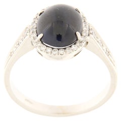 18 kt. white gold ring with blue sapphire cabochon ct.4.00 and brilliants ct.0.20