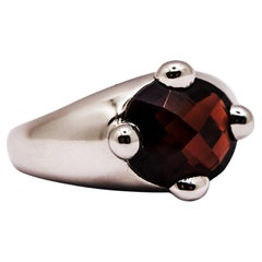18 Kt White Gold and Faceted Oval Garnet Ring