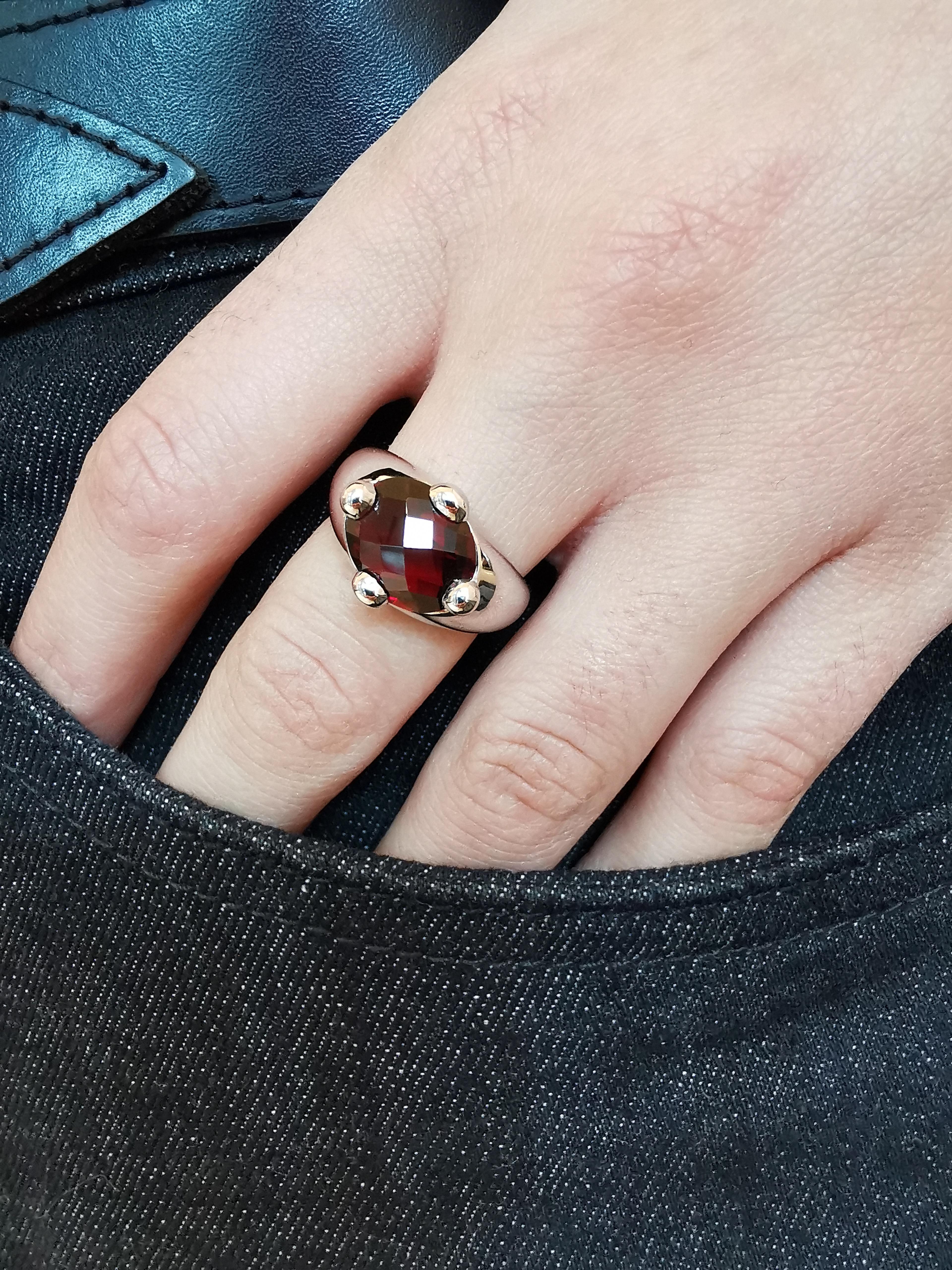 18 Kt White Gold and Faceted Oval Garnet Ring For Sale 1