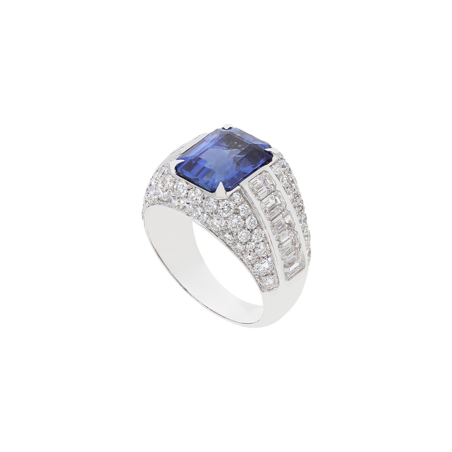 Emerald Cut 18kt white gold ring with White Diamonds and Blue Sapphire For Sale
