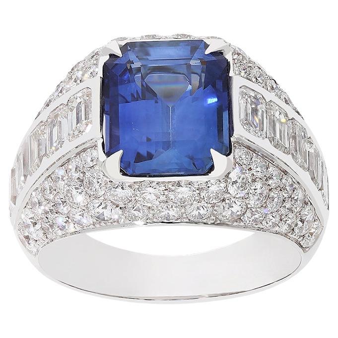 18kt white gold ring with White Diamonds and Blue Sapphire For Sale