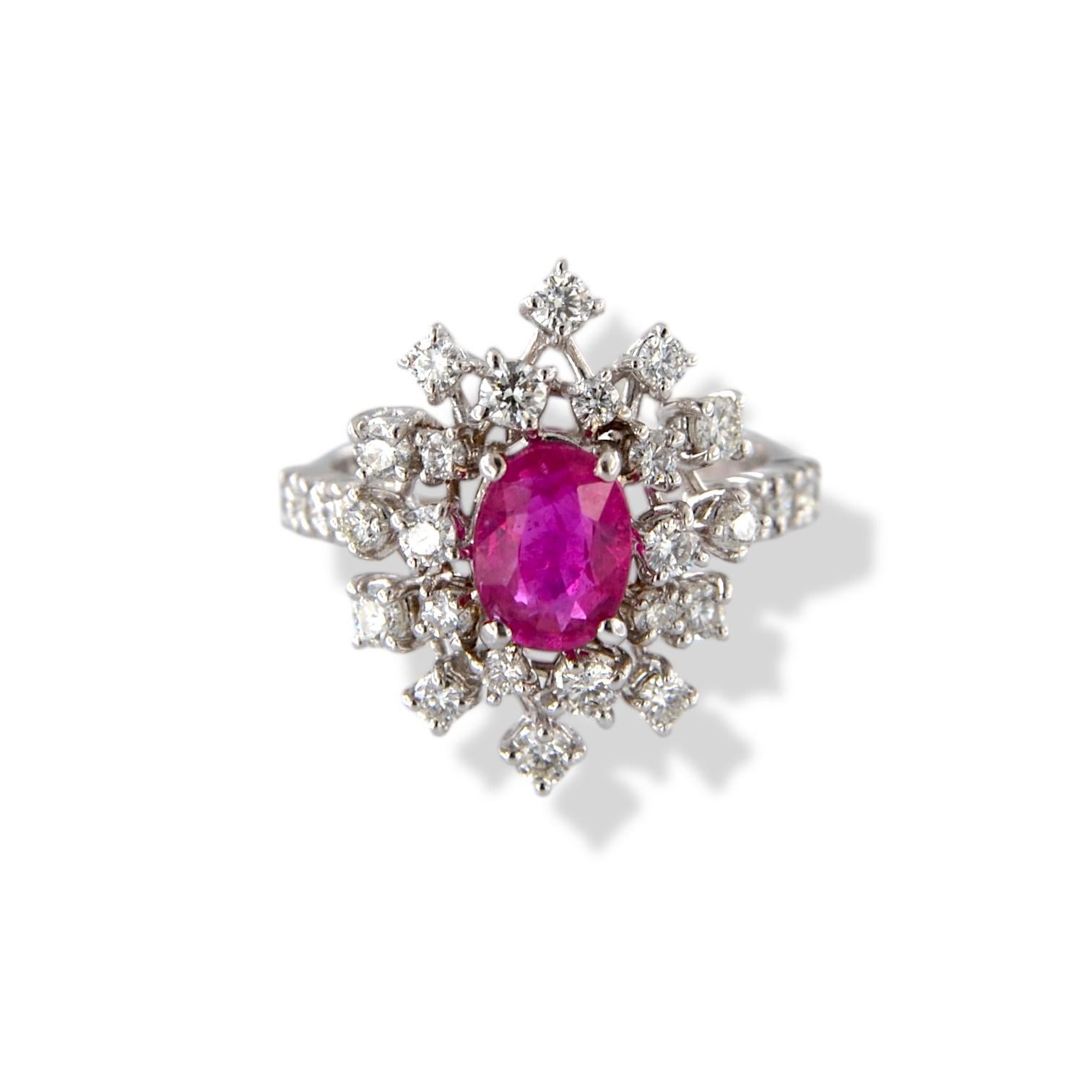 Ring aus 18 Karat Weißgold mit 1,76 Karat lila-rotem Rubin und 1,13 Karat Diamanten (Kunsthandwerker*in) im Angebot