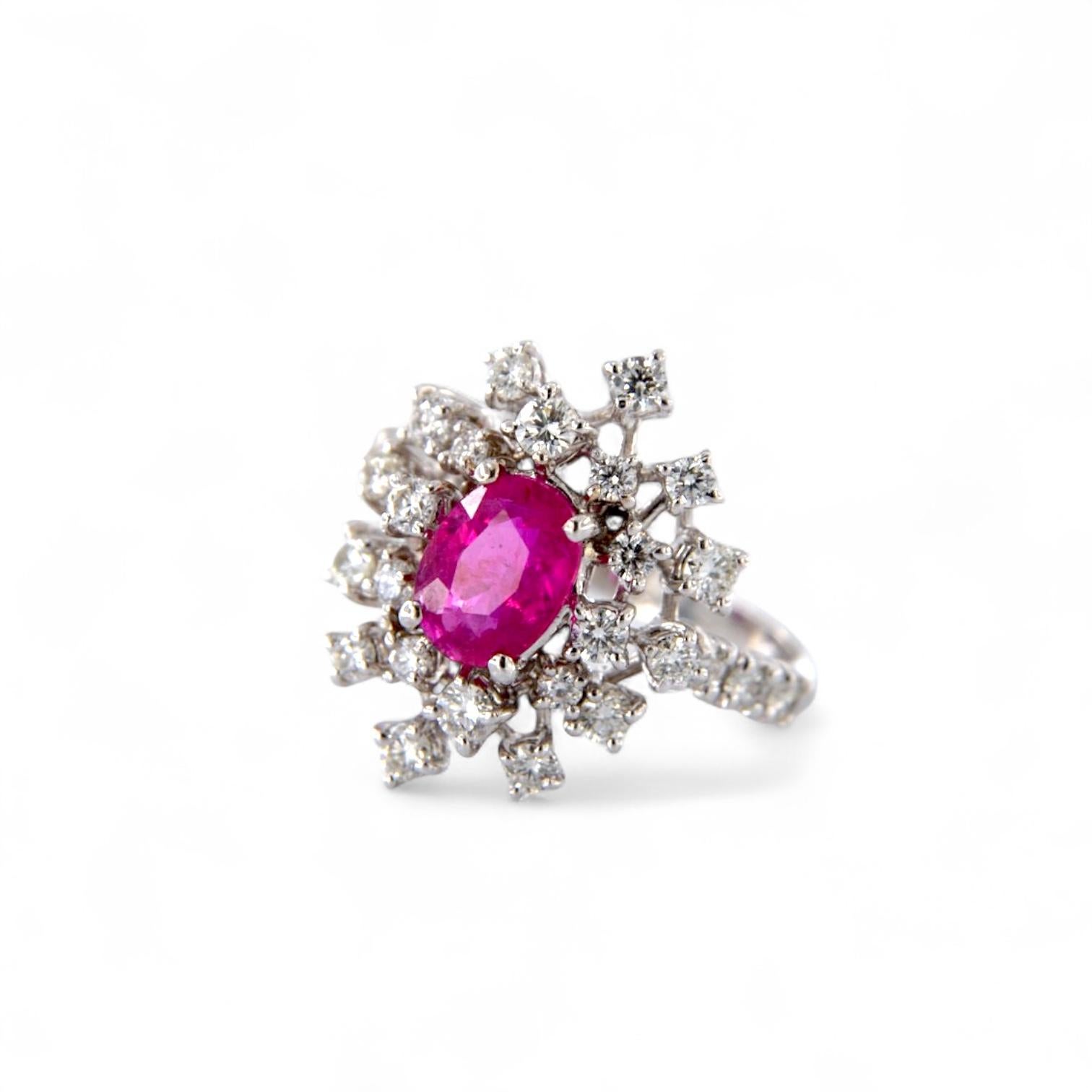 Ring aus 18 Karat Weißgold mit 1,76 Karat lila-rotem Rubin und 1,13 Karat Diamanten im Angebot 1