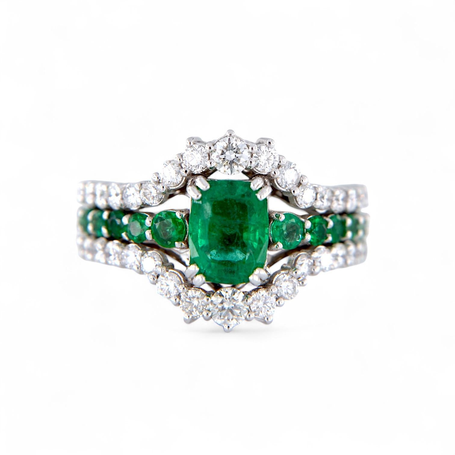 Women's 18kt white gold ring with 1.53 Ct Emerald, and with Emeralds and Diamonds For Sale