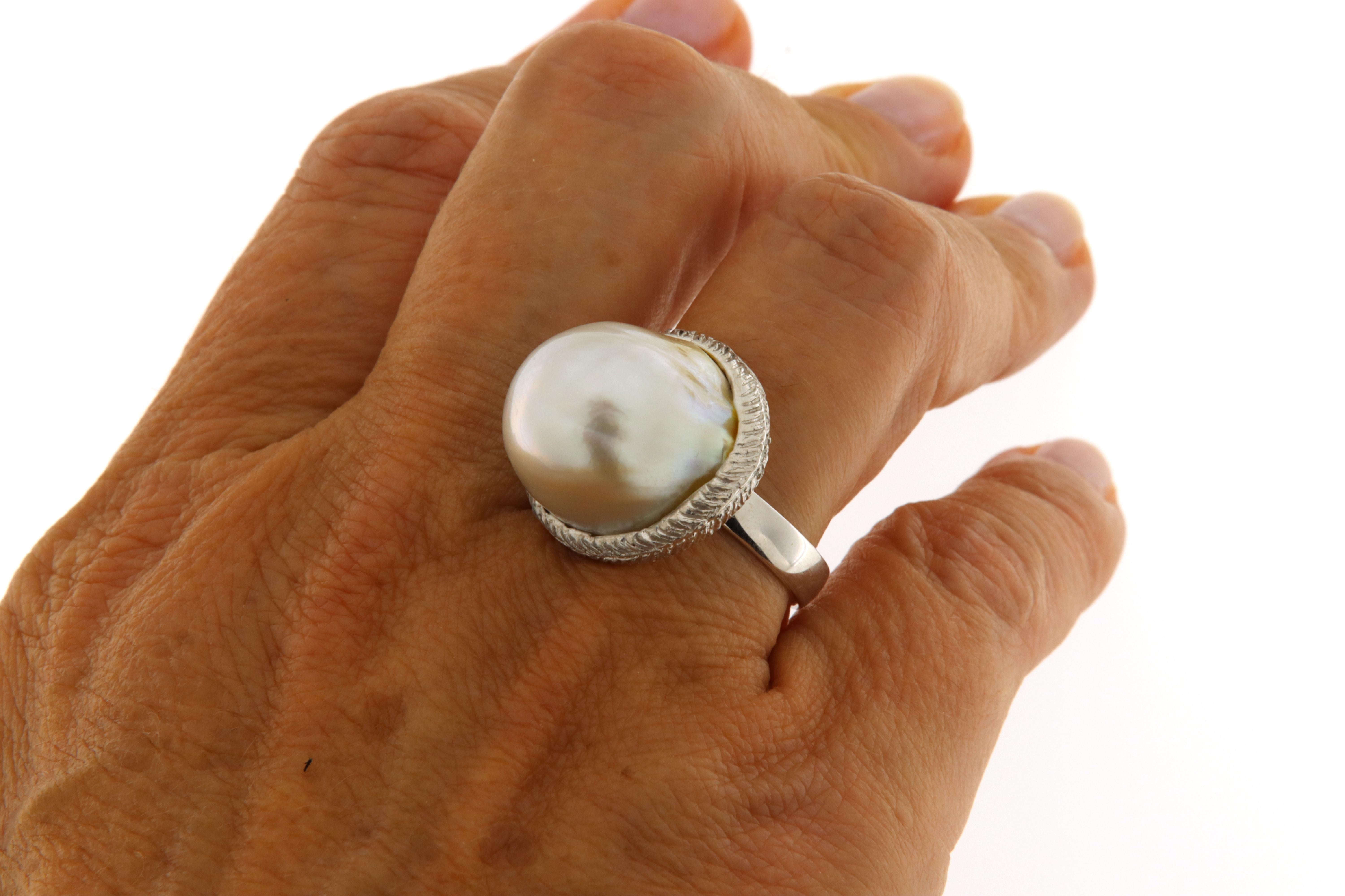 Anello in oro bianco con perla australiana mabé Cabujón en venta
