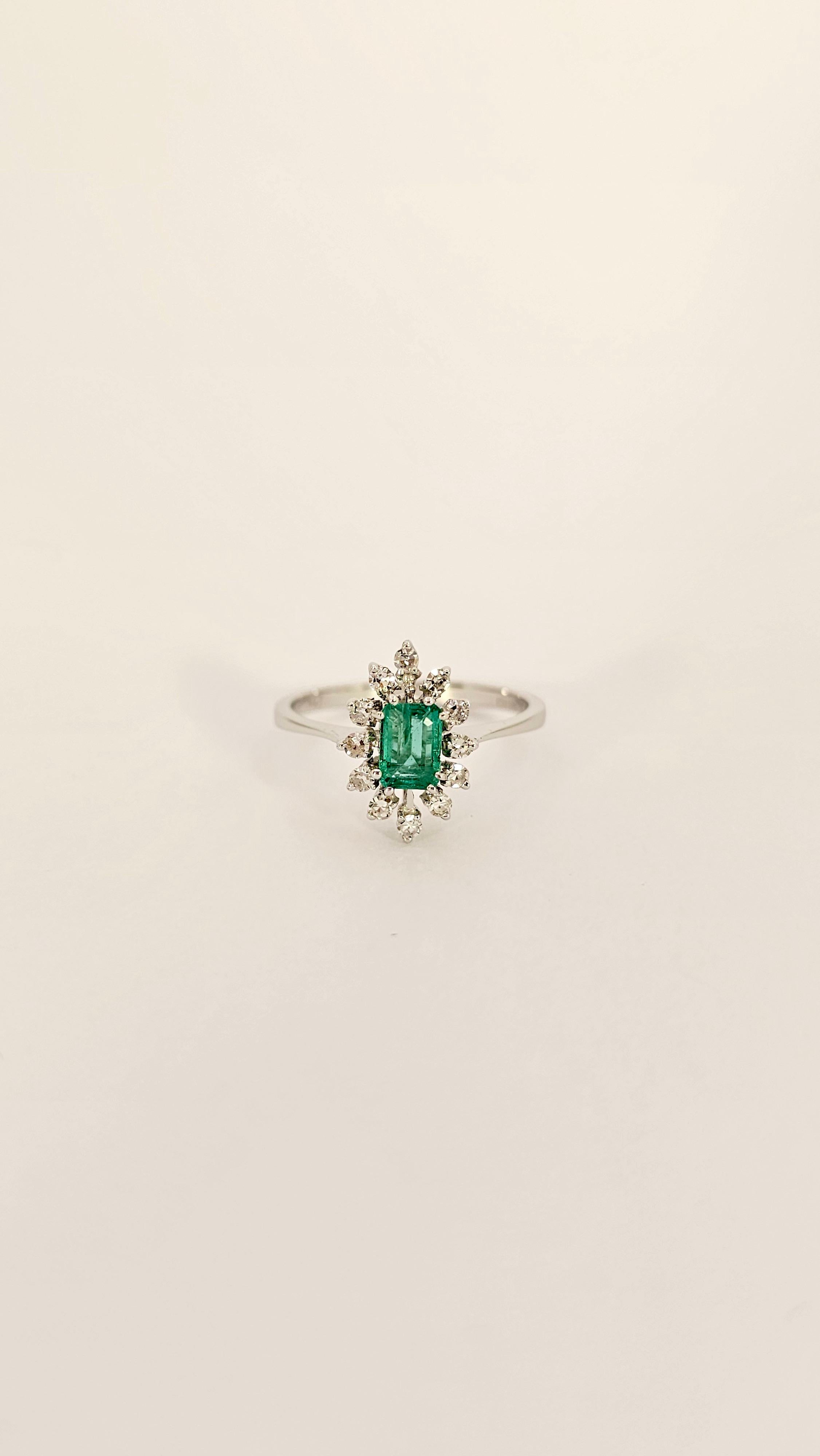 Huit Huit White Gold, Emerald and Diamond Ring For Sale 3
