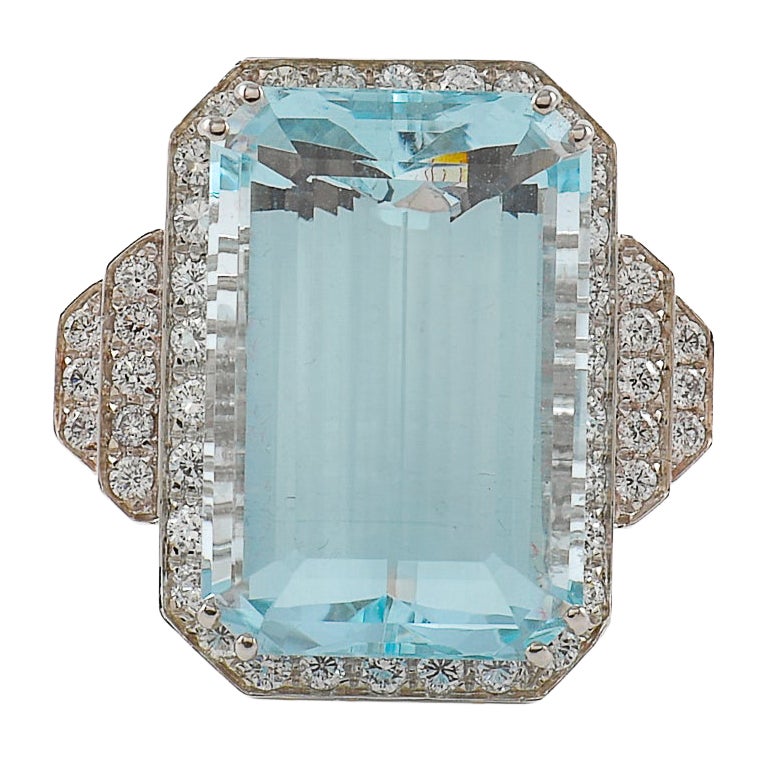 Goldring mit Aquamarin und Diamanten