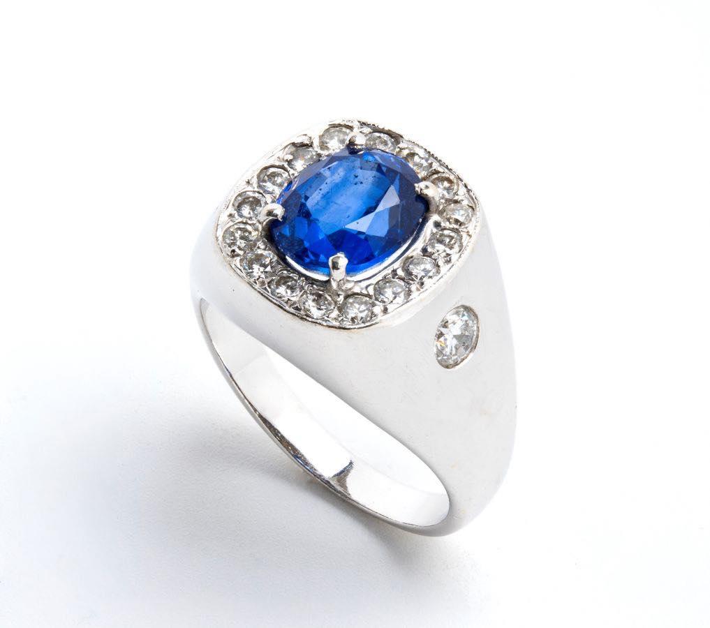 Bague en or avec saphir de Ceylan et diamants Bon état - En vente à Roma, IT