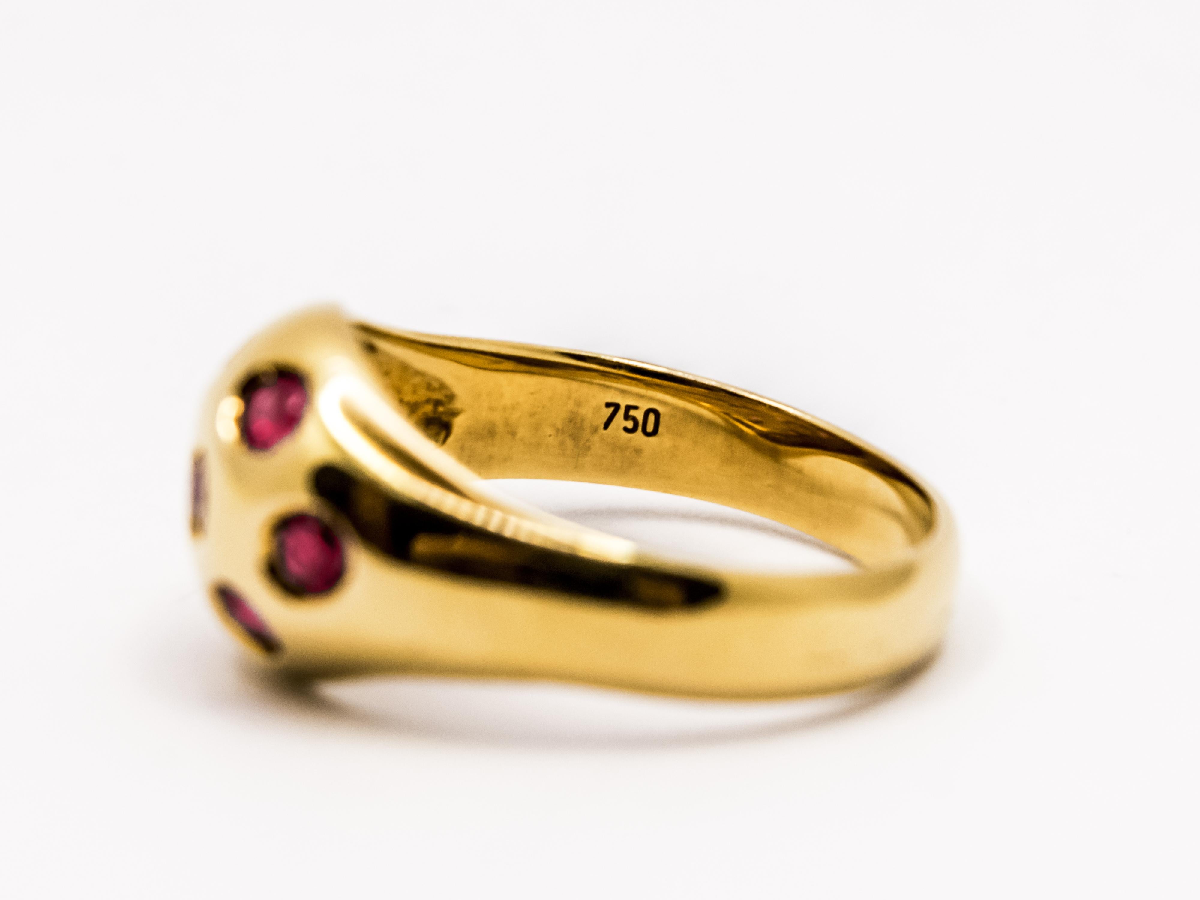 An 18 kt yellow gold ring with an unusual and original design.
It has a 1980s style and is embellished with 7 light red Rubies arranged in a concentric pattern on the top.
The weight of this ring is 5.45 g.
The inside of the band bears the 750 mark