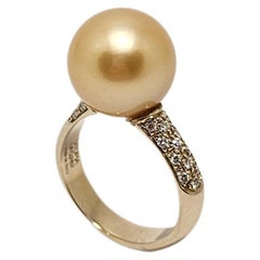 18kt Yellow Gold Ring with South Sea Pearl and Diamonds