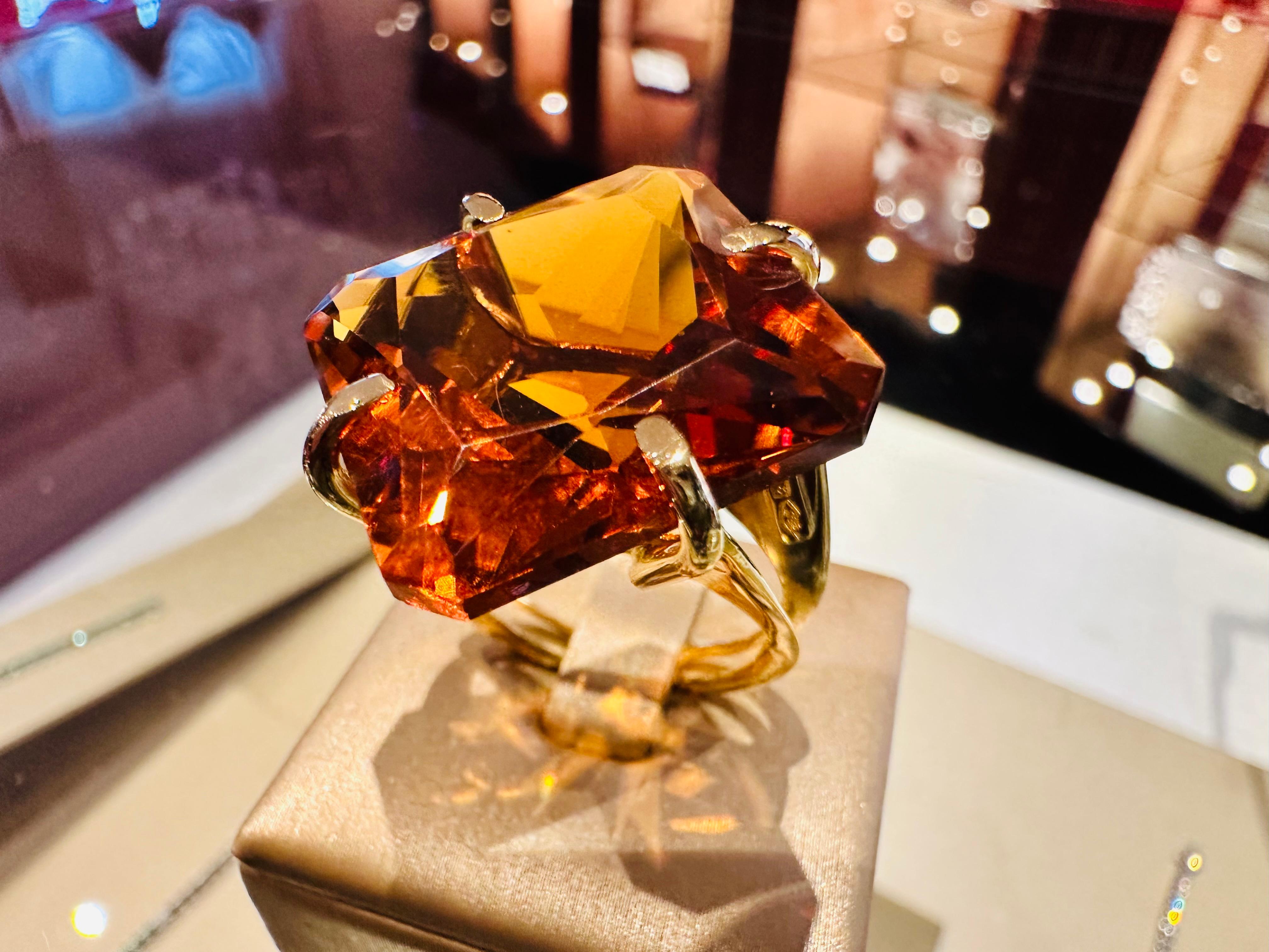 Taille princesse Bague en or jaune 18 carats avec topaze citrine - Majestic Exclusivity en vente