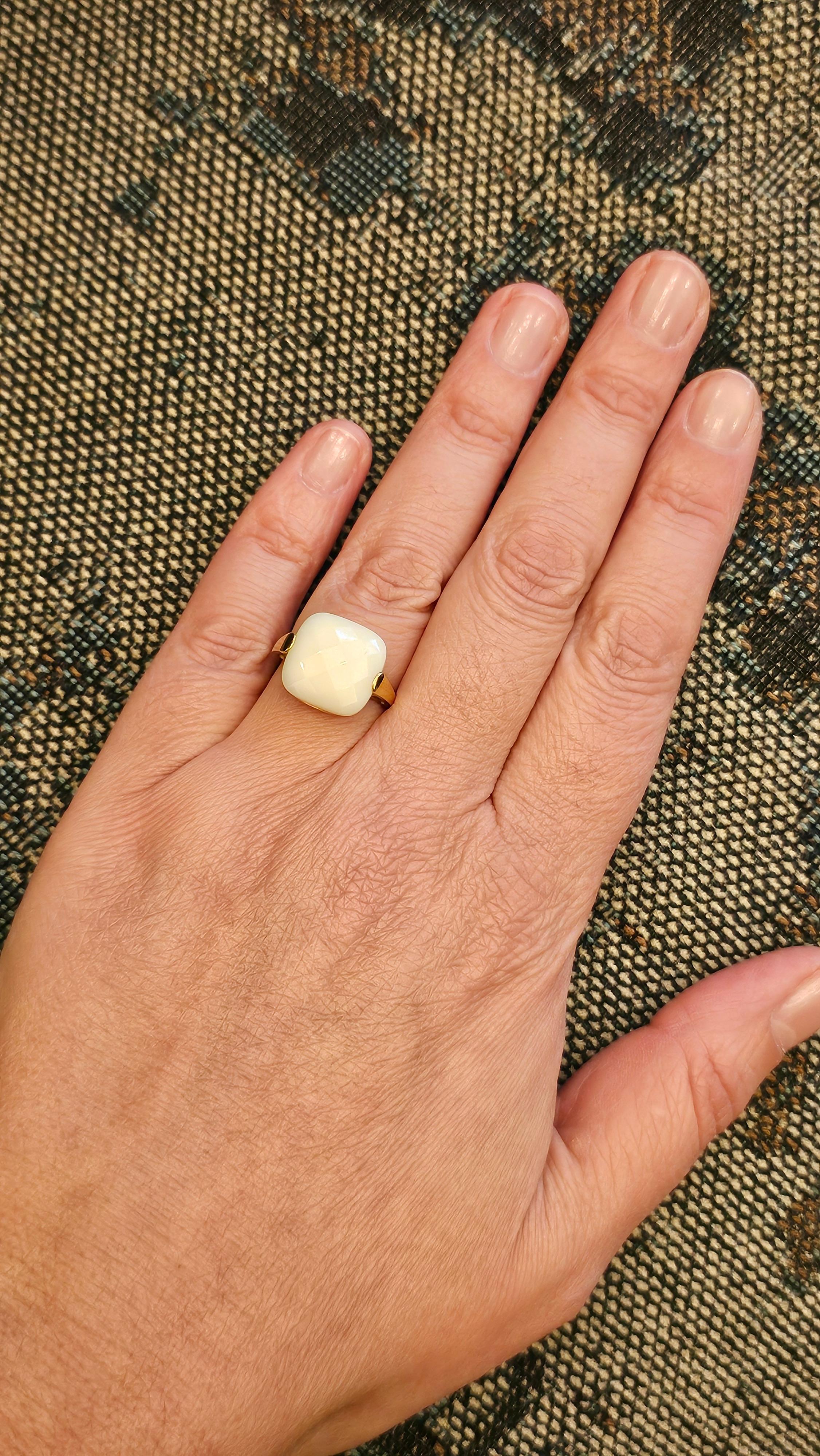 18Kt Yellow Gold and White Agate Ring For Sale 4
