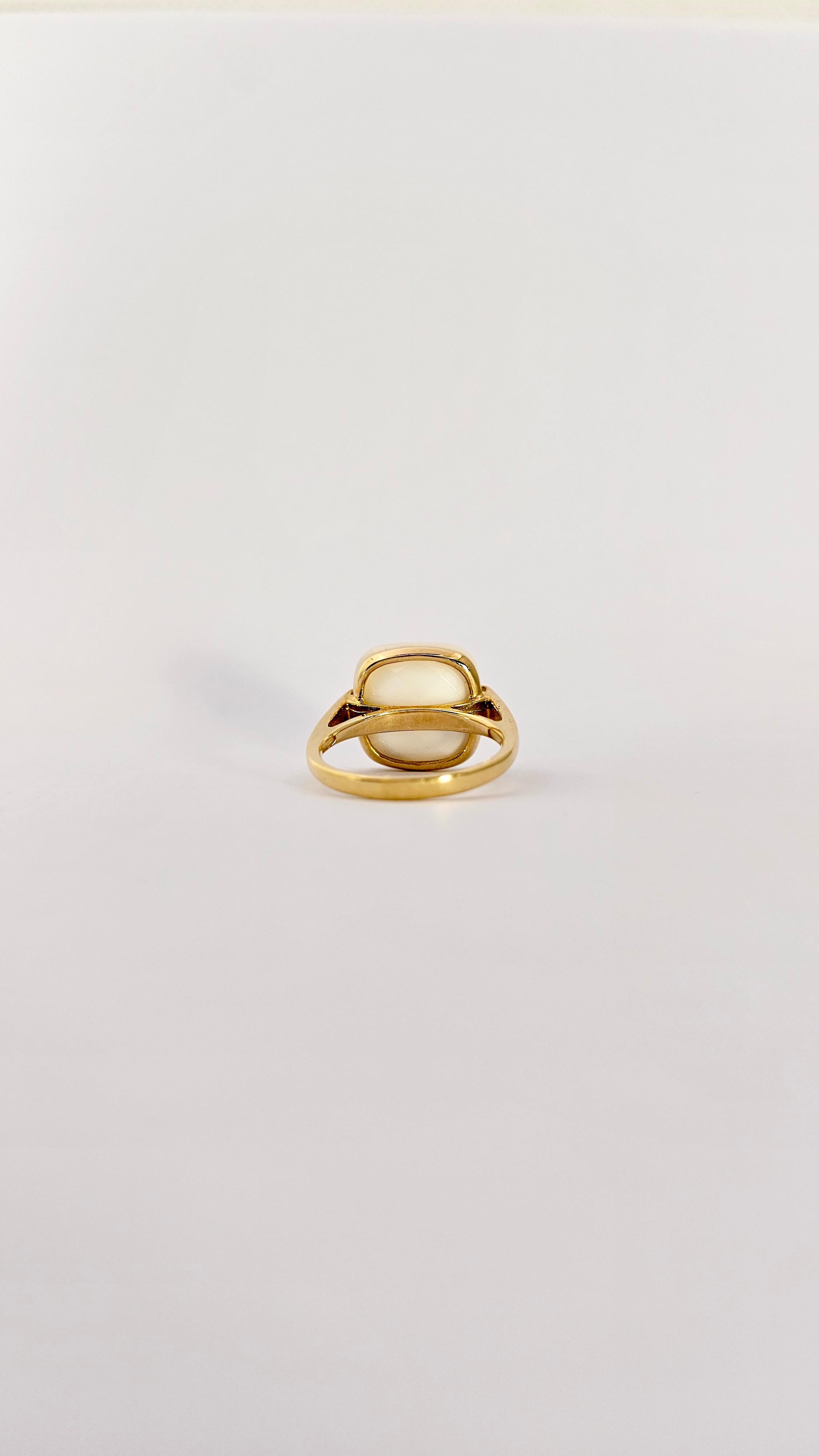 Briolette Cut 18Kt Yellow Gold and White Agate Ring For Sale