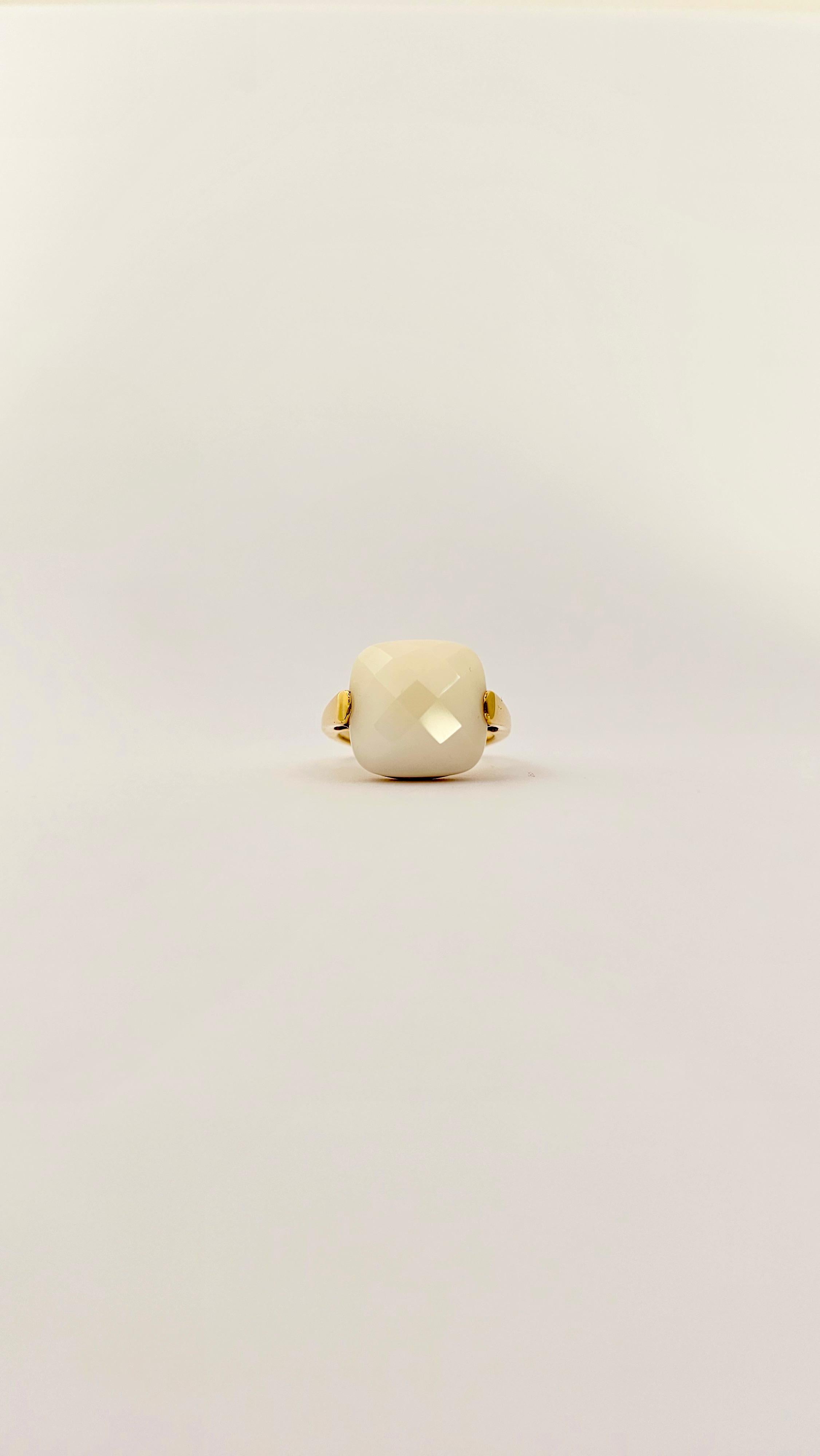 18Kt Yellow Gold and White Agate Ring In New Condition For Sale In Cattolica, IT