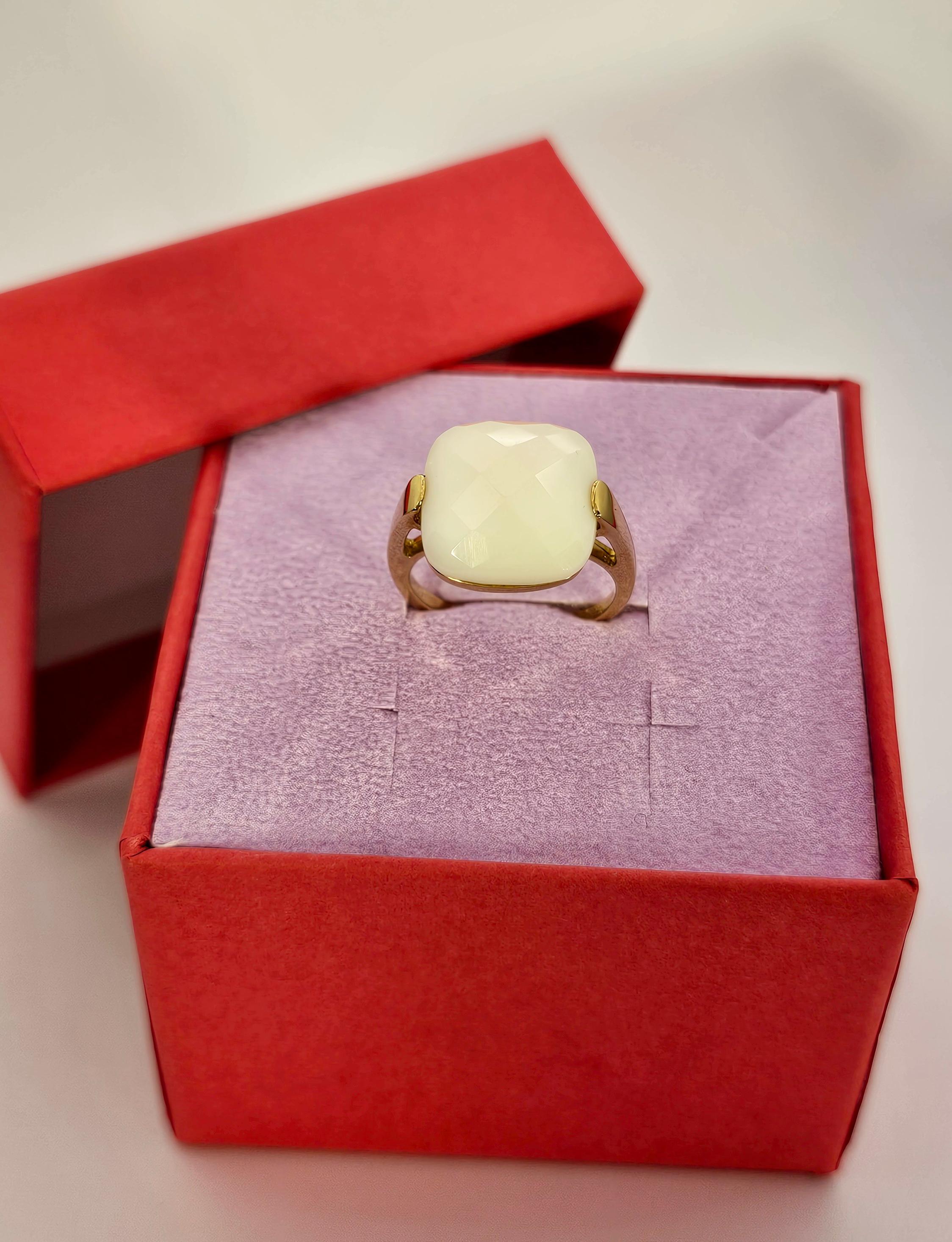 18Kt Yellow Gold and White Agate Ring For Sale 2