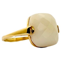 Ring aus 18 Karat Gelbgold und weißem Achat