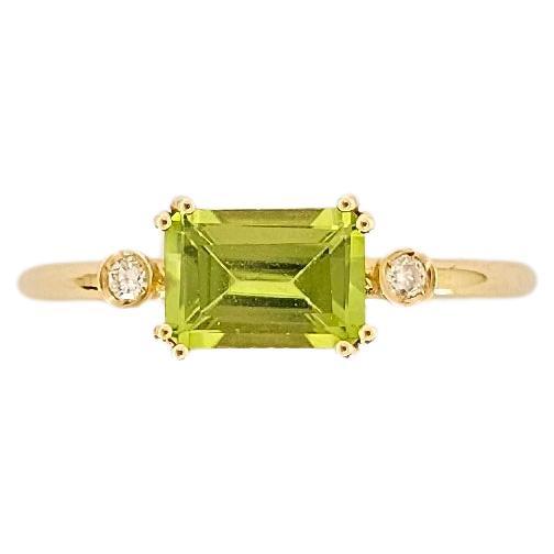 18Kt Yellow Gold, Peridot and Diamond Ring For Sale