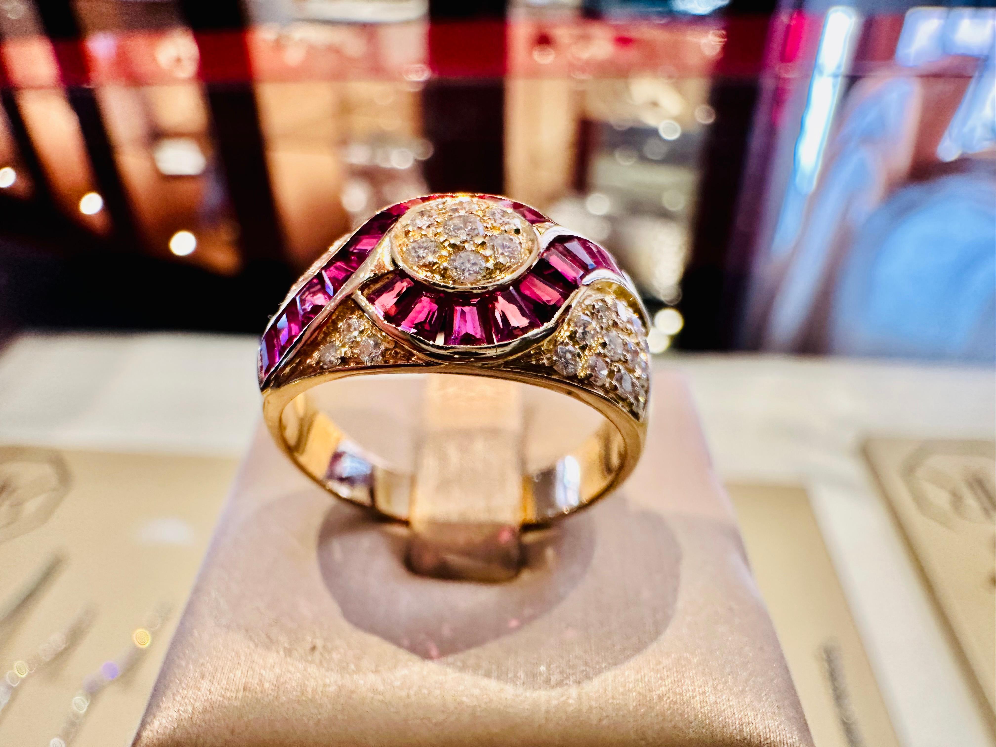 Bague en or jaune avec diamants et rubis - Elégance et prestige en vente 5