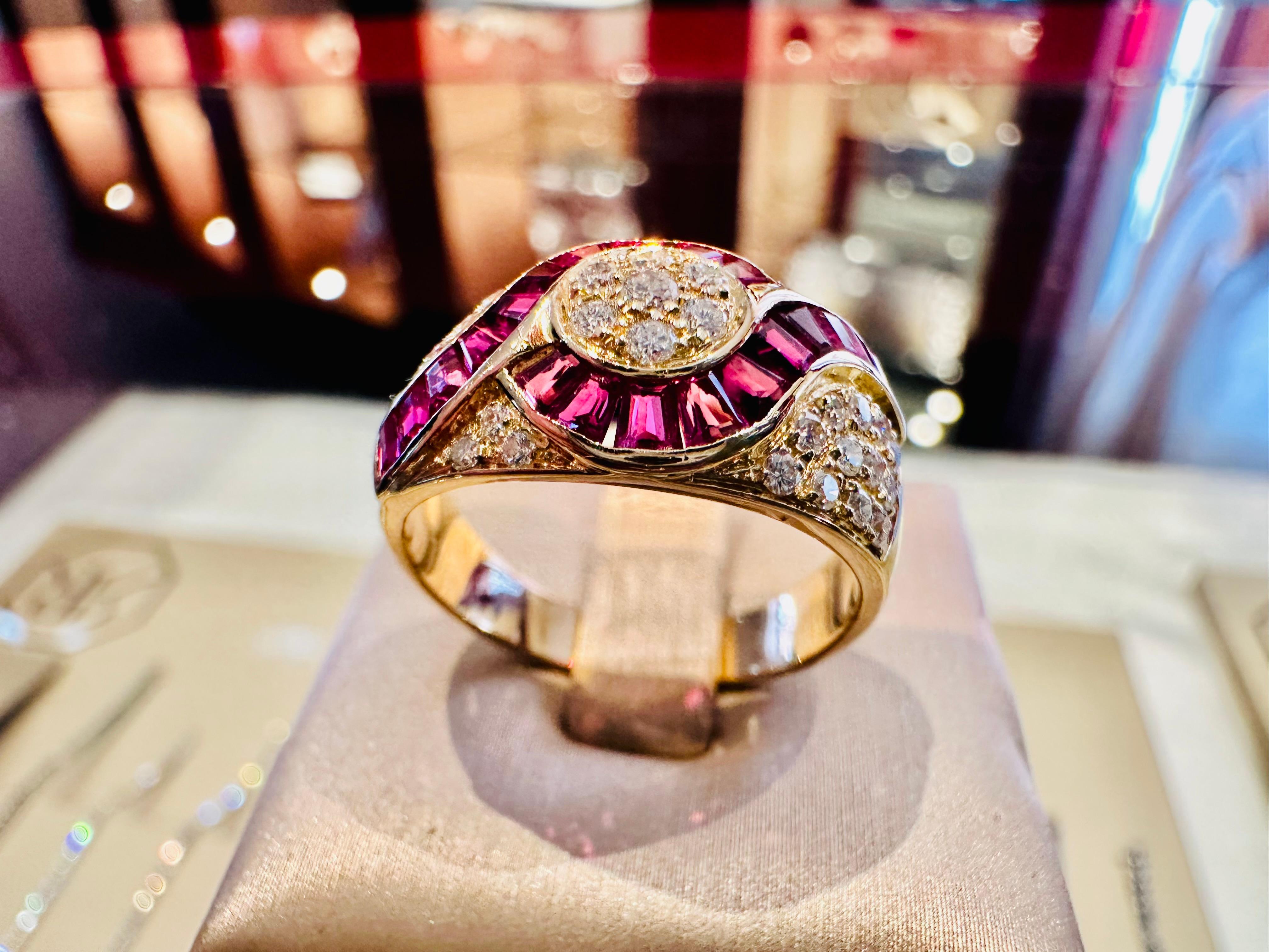 Bague en or jaune avec diamants et rubis - Elégance et prestige en vente 6