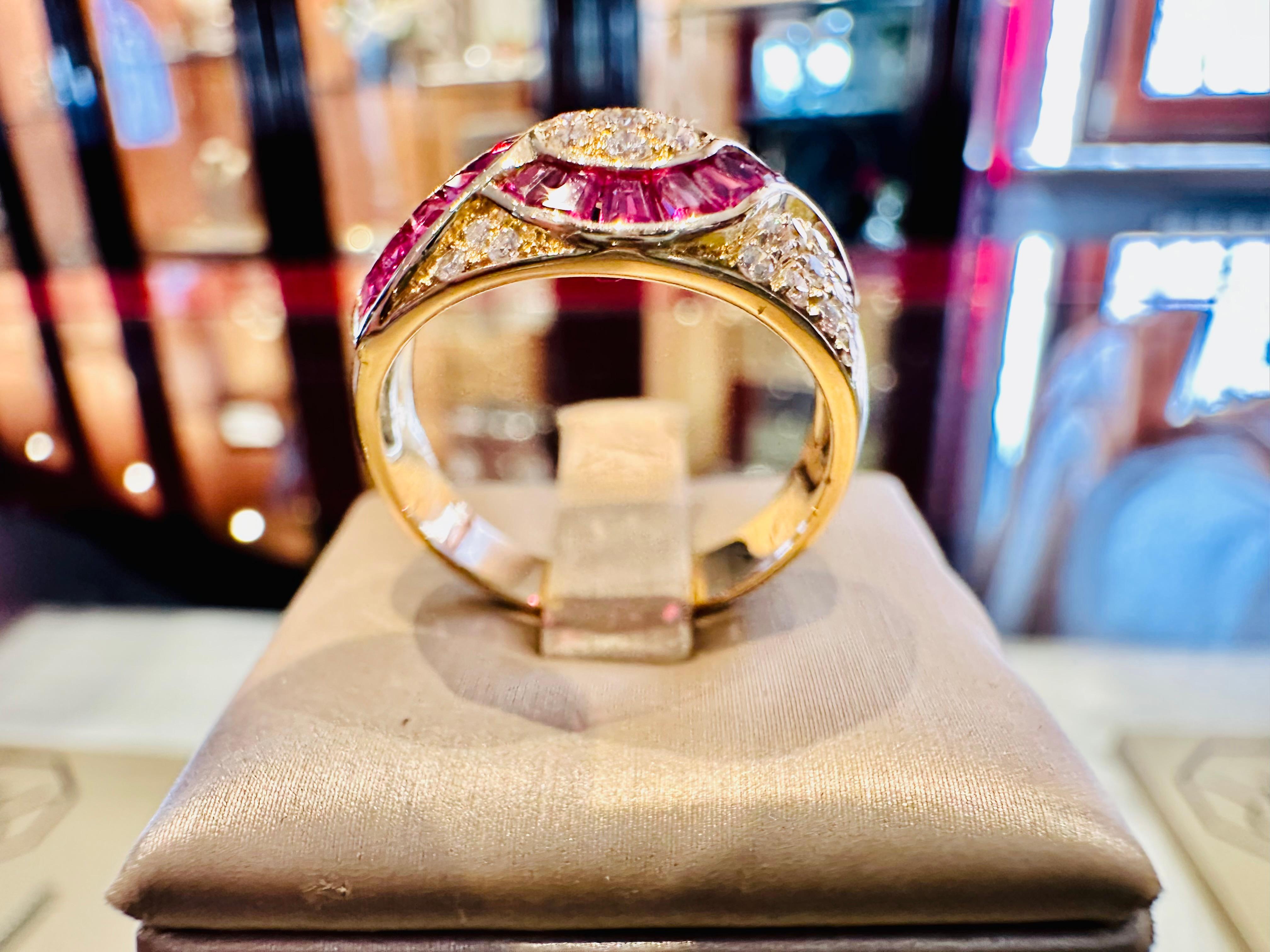 Bague en or jaune avec diamants et rubis - Elégance et prestige en vente 4