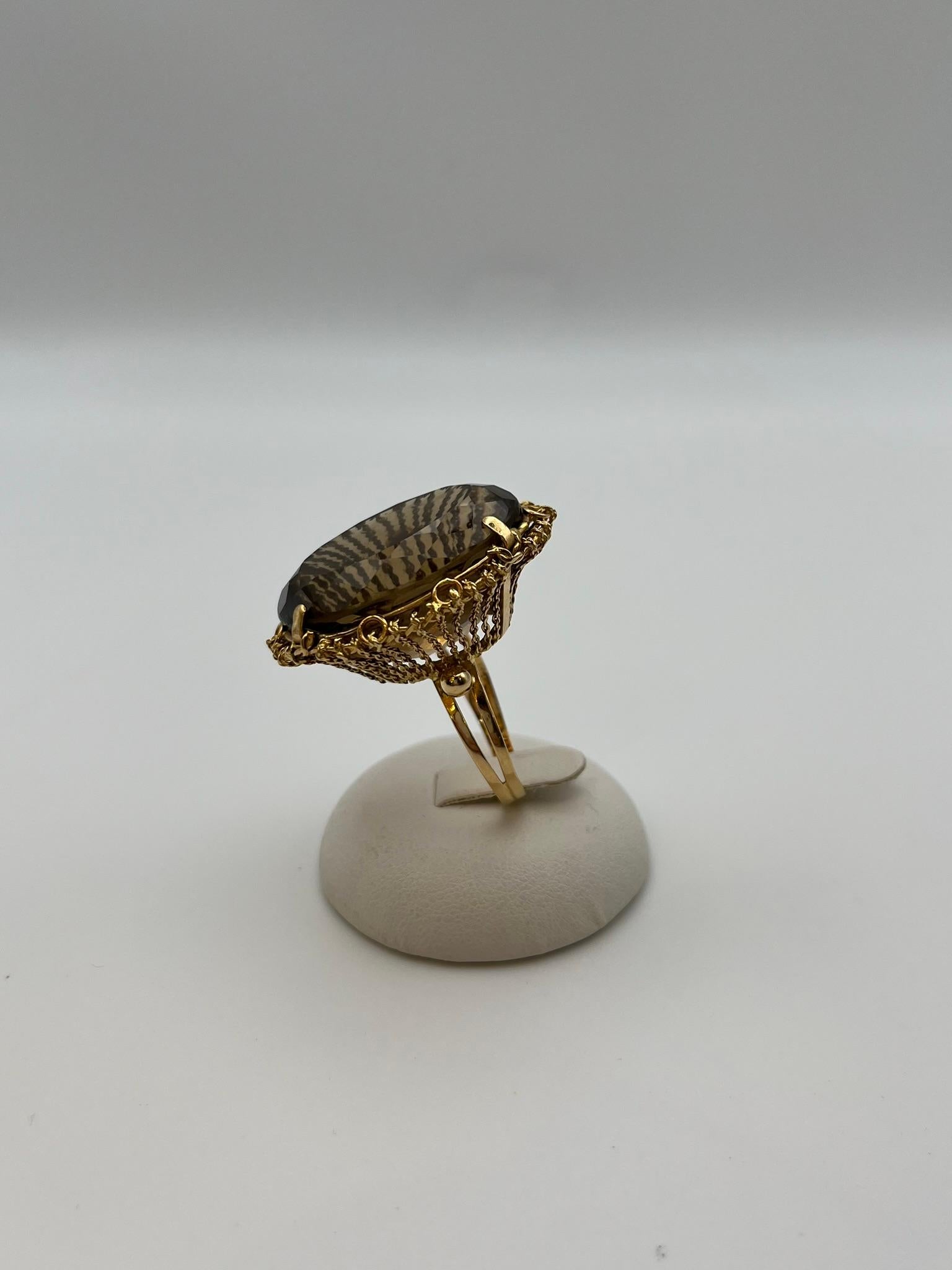 Anello in oro giallo con quarzo citrino fumè. in vendita 2