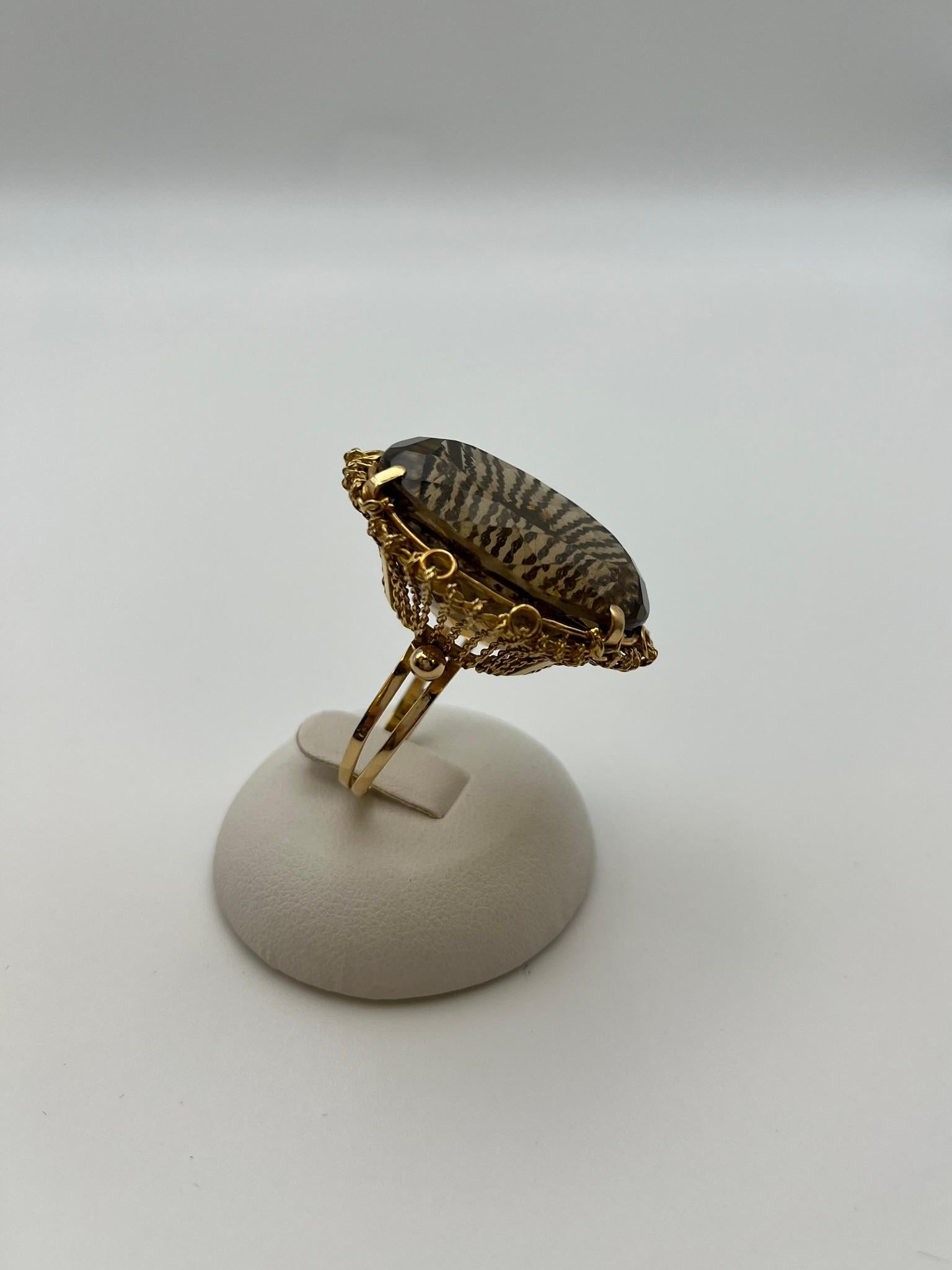Anello in oro giallo con quarzo citrino fumè. in vendita 3