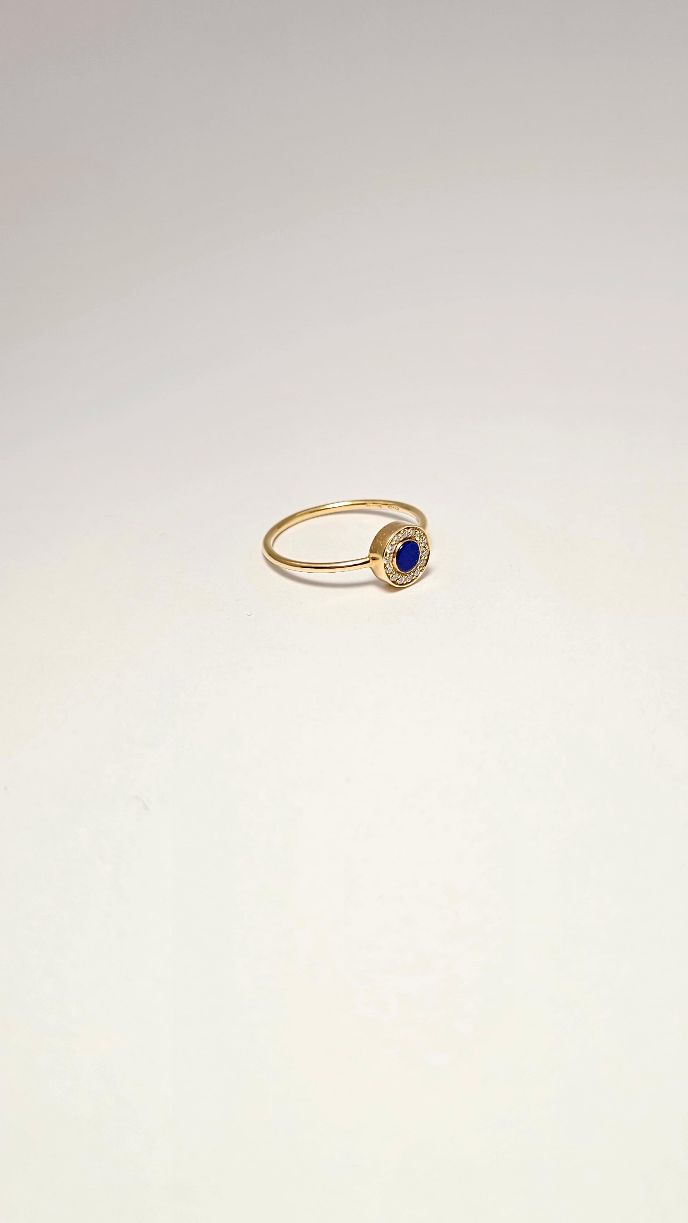 A modern ring design with a nod to the geometric style of the 1970s 
This ring is made of 18 kt yellow gold. The central part mounts a round-cut Lapis lazuli. the stone is surrounded by a frame of Diamonds weighing 0.07 carat.
The weight of the gold