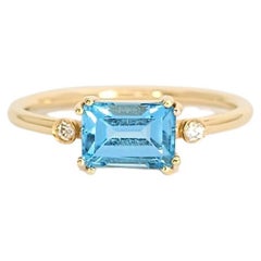 18 Kt Yellow Gold Ring , Blue Topaz and Diamonds