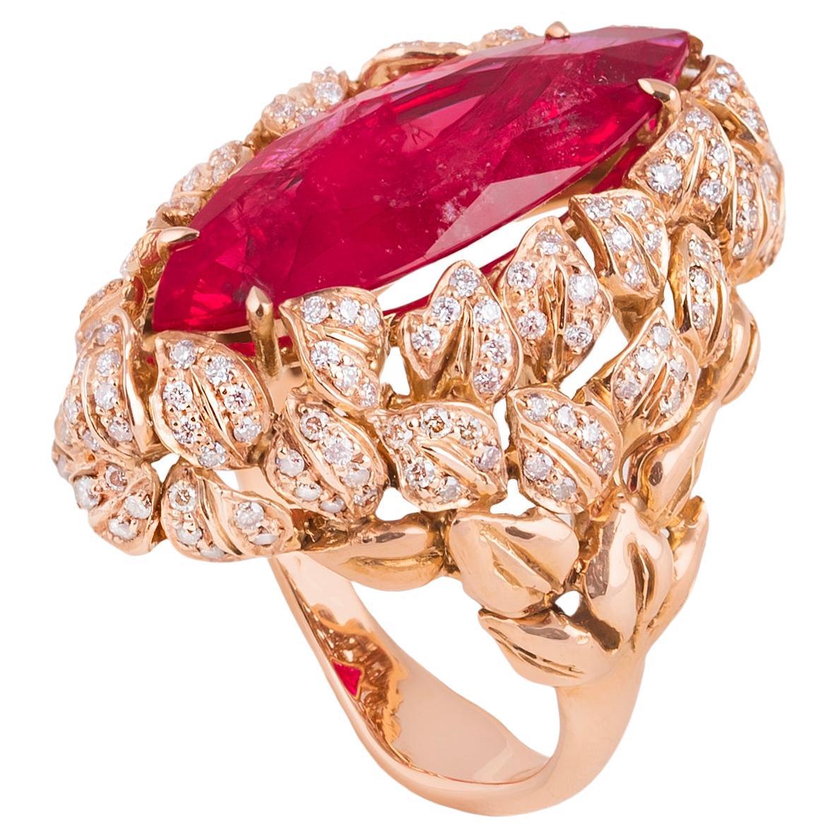 Anello in Oro Rosa 18k con Diamanti e Rubino taglio Marquise (7.93 ct) For Sale