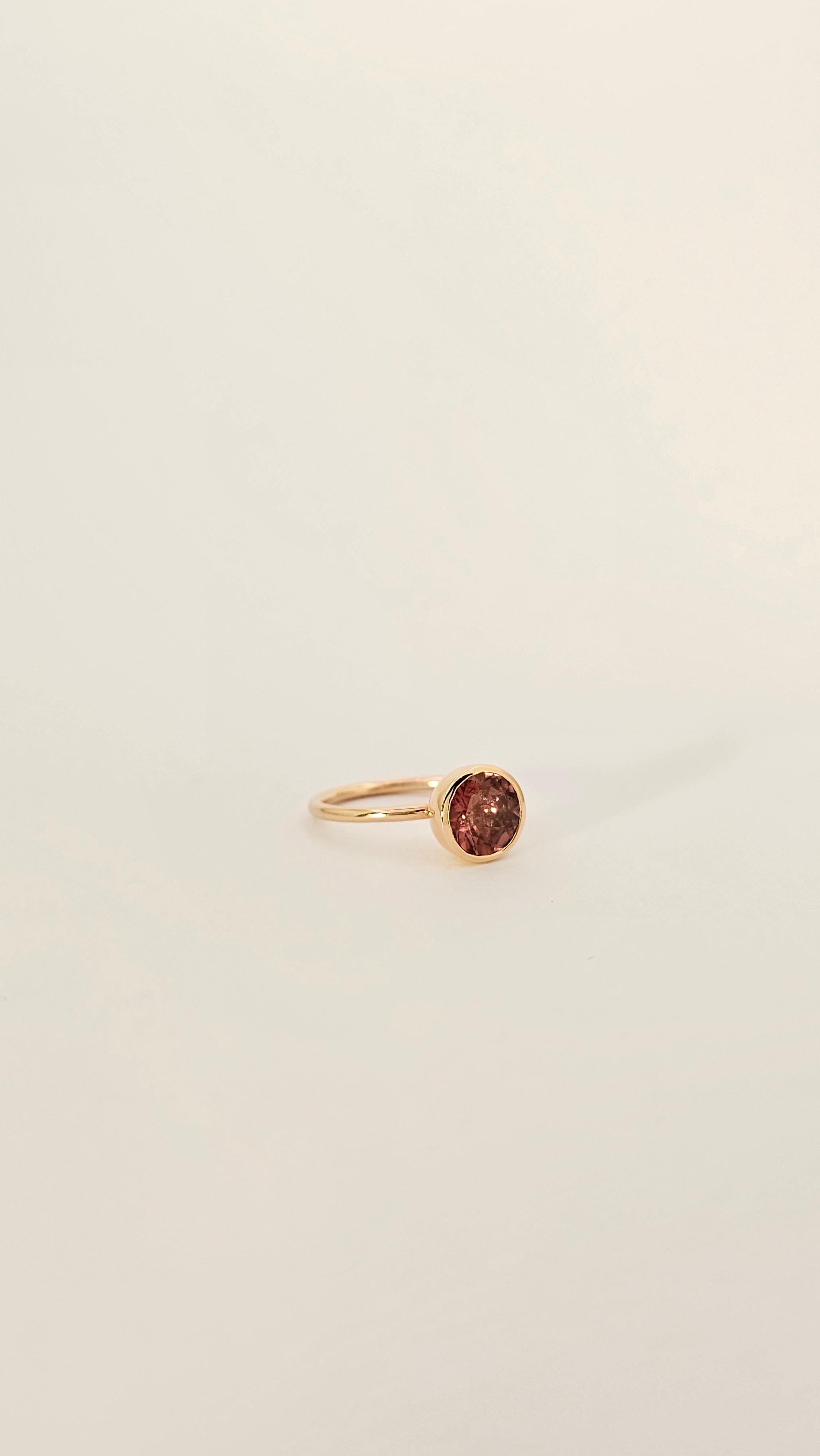 Artiste Bague en or rose 18Kt et tourmaline rose en vente