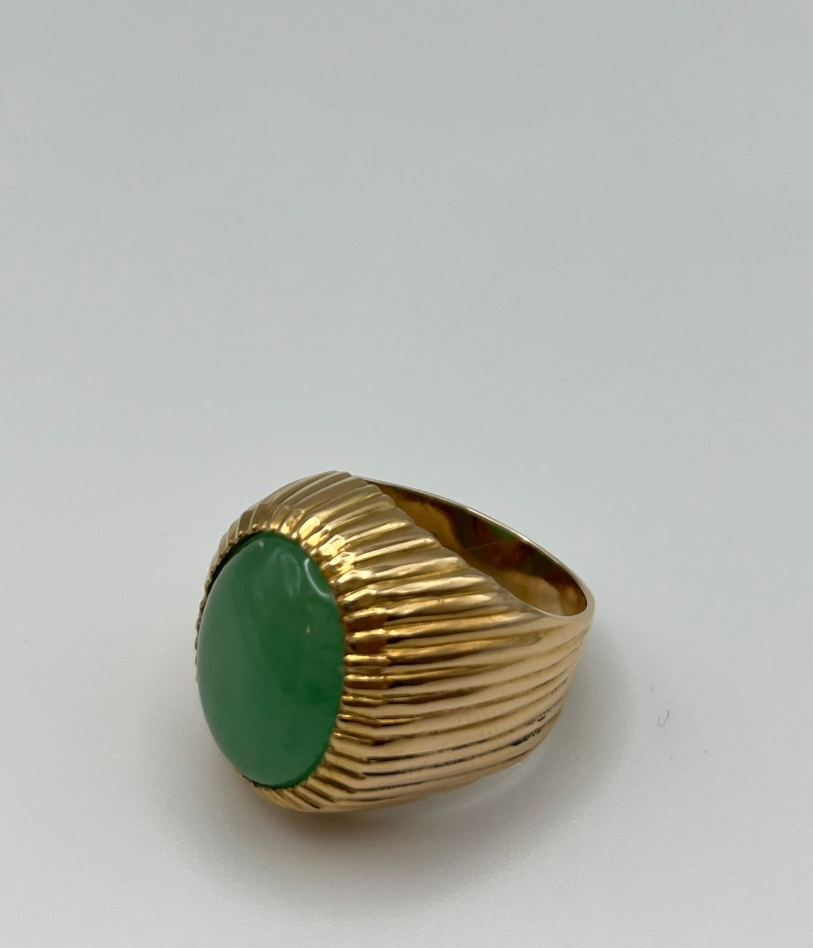 Anillo de oro rosa con jade central Artesano en venta