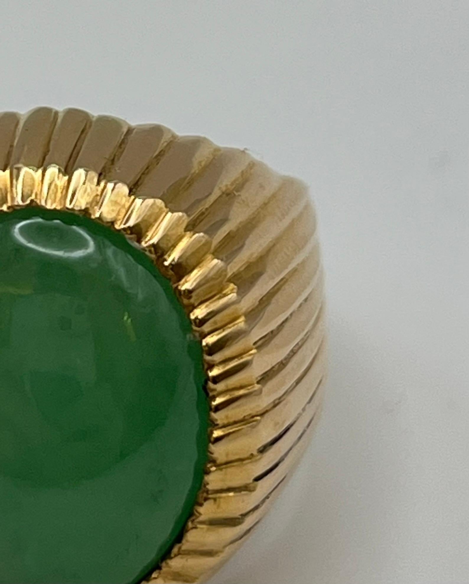 Anillo de oro rosa con jade central Cabujón en venta