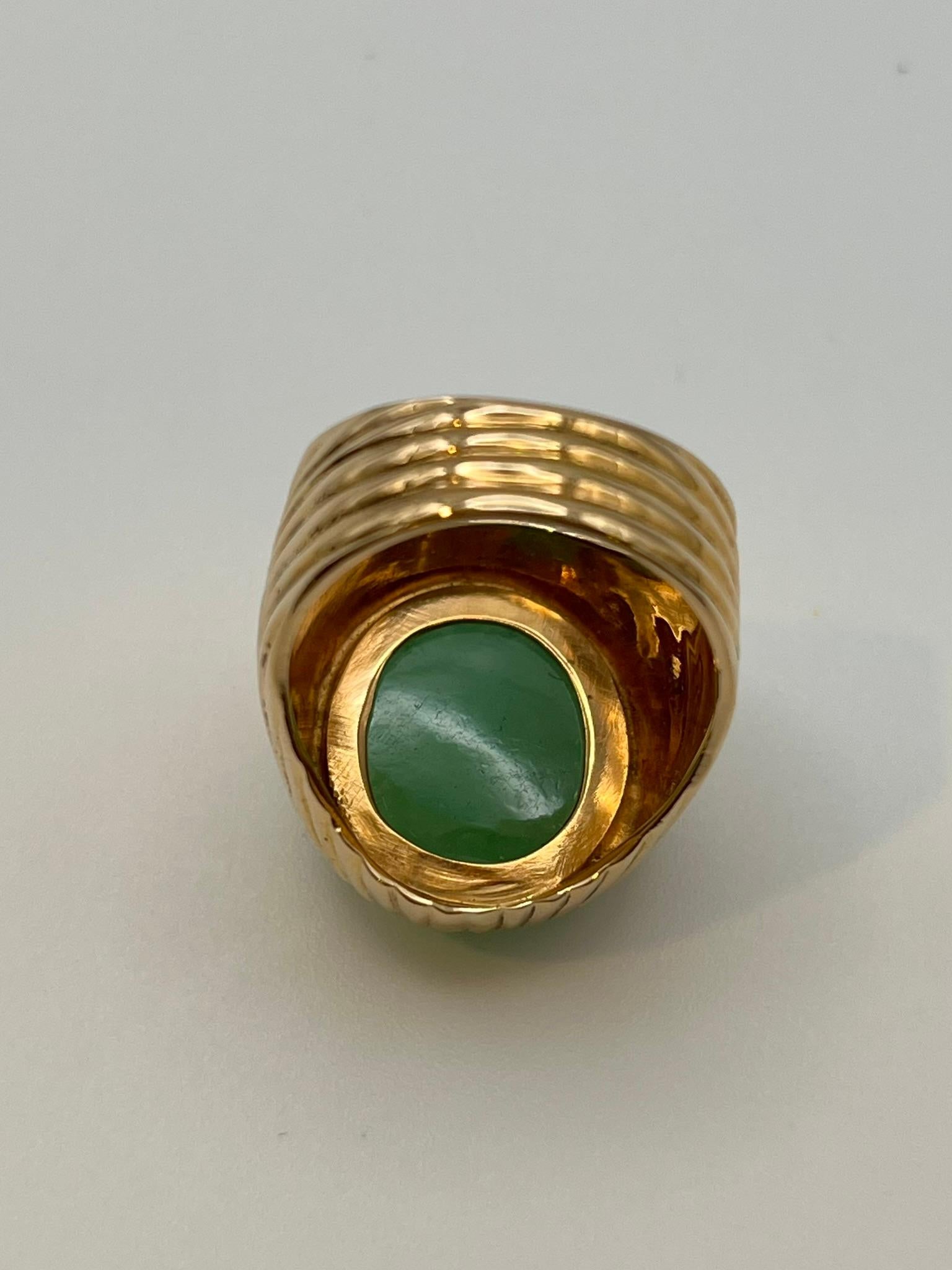 Femenino o masculino Anillo de oro rosa con jade central en venta