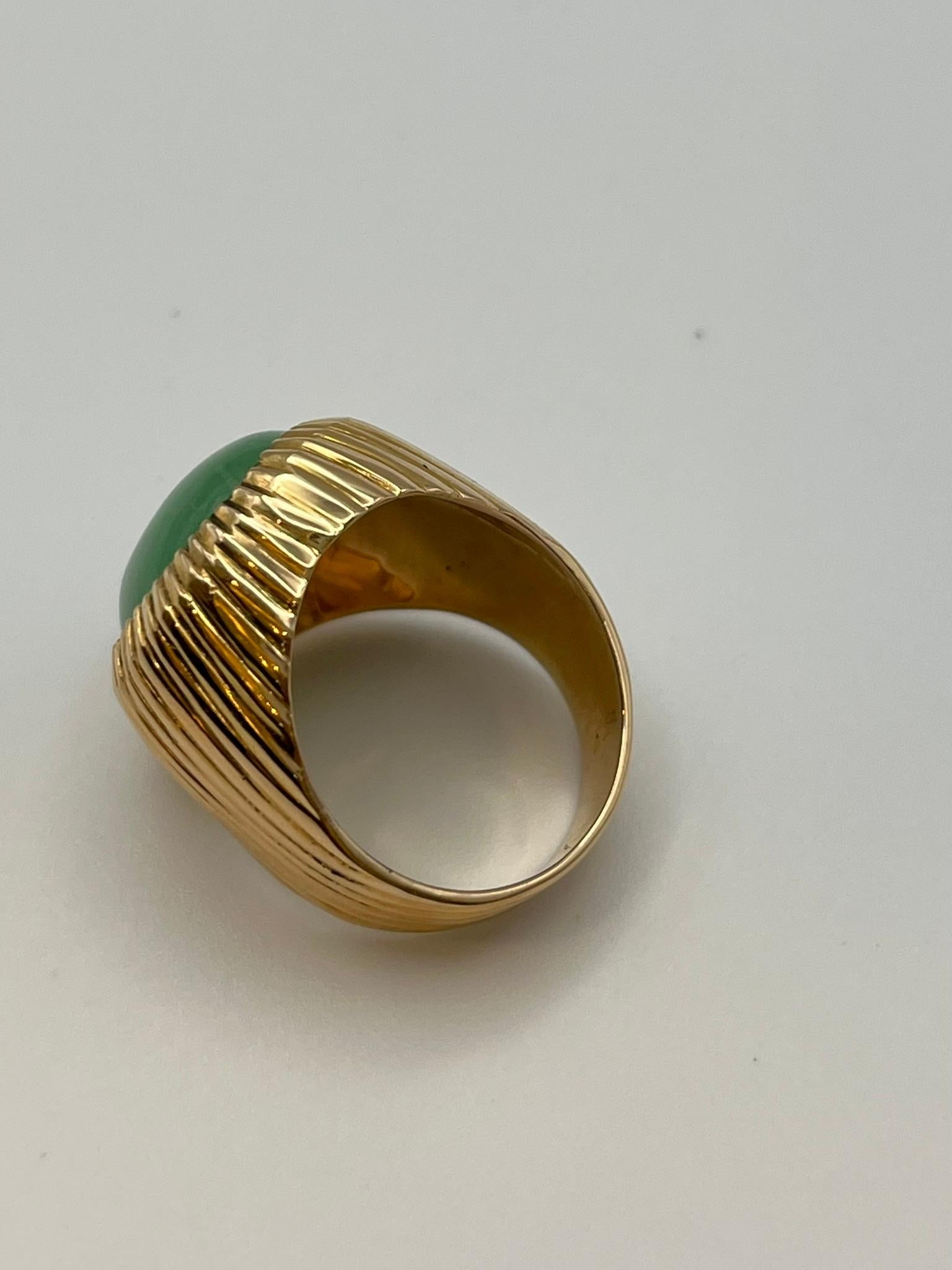Anillo de oro rosa con jade central en venta 1