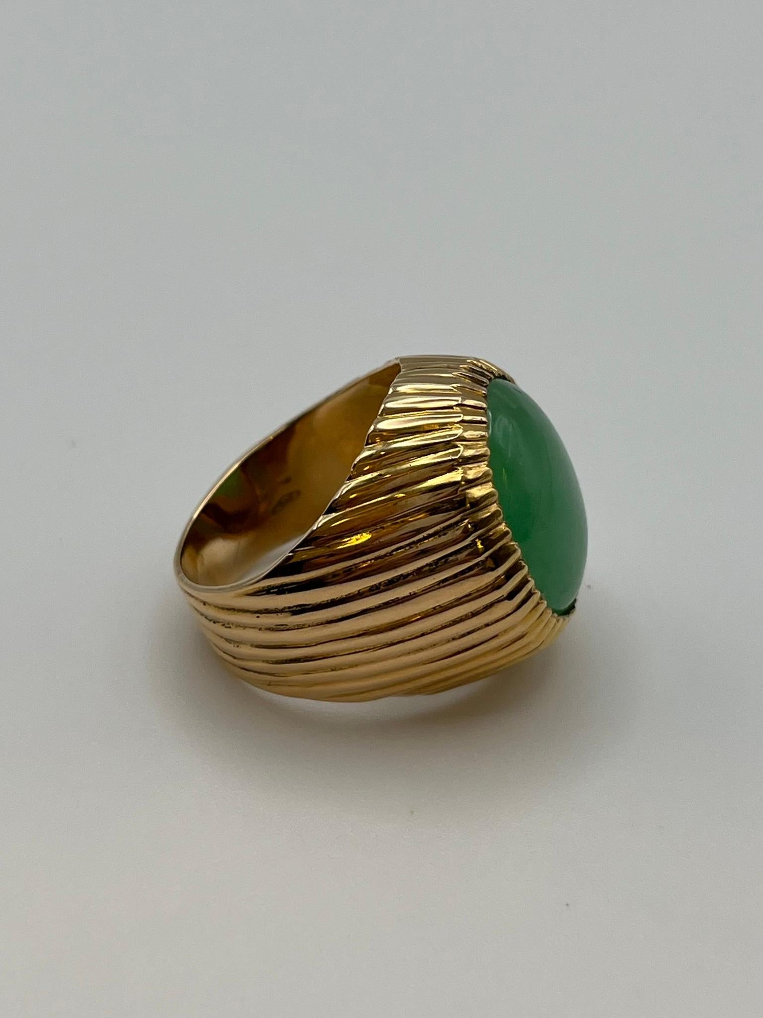 Anillo de oro rosa con jade central en venta 2