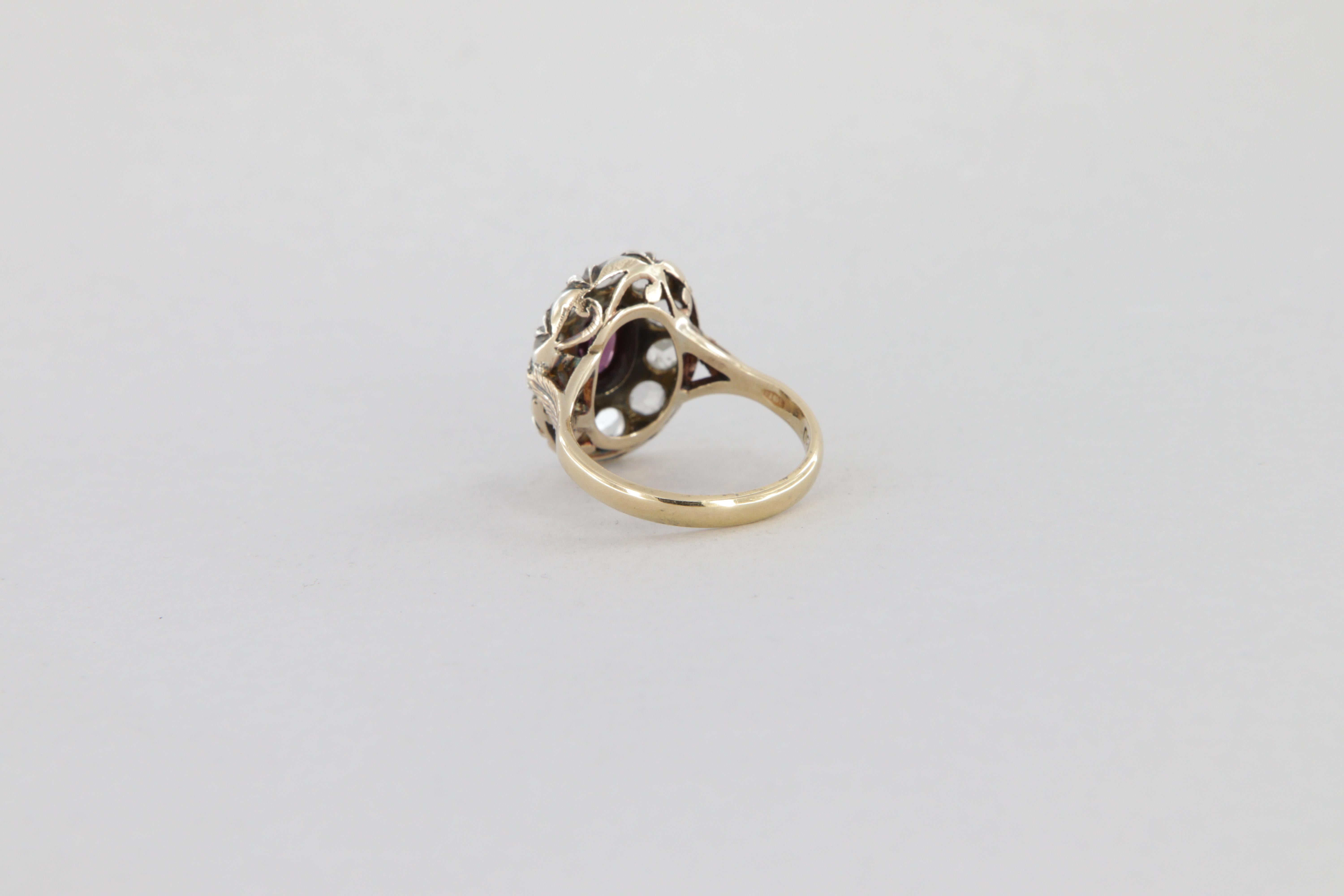 Bague de style antique en or et argent avec diamants et un rubis ovale ct 0.95 Neuf - En vente à Perugia, IT