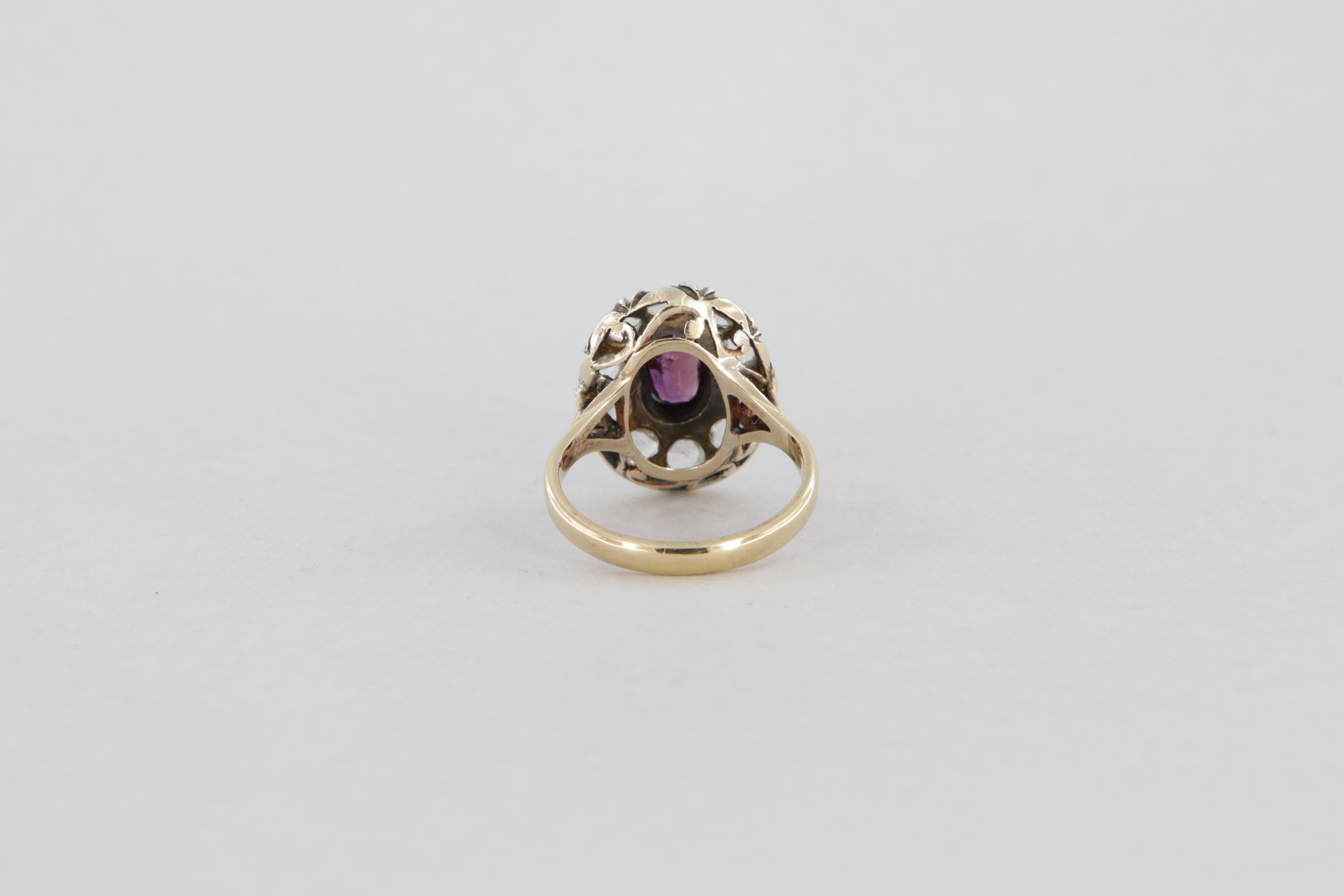 Bague de style antique en or et argent avec diamants et un rubis ovale ct 0.95 Pour femmes en vente