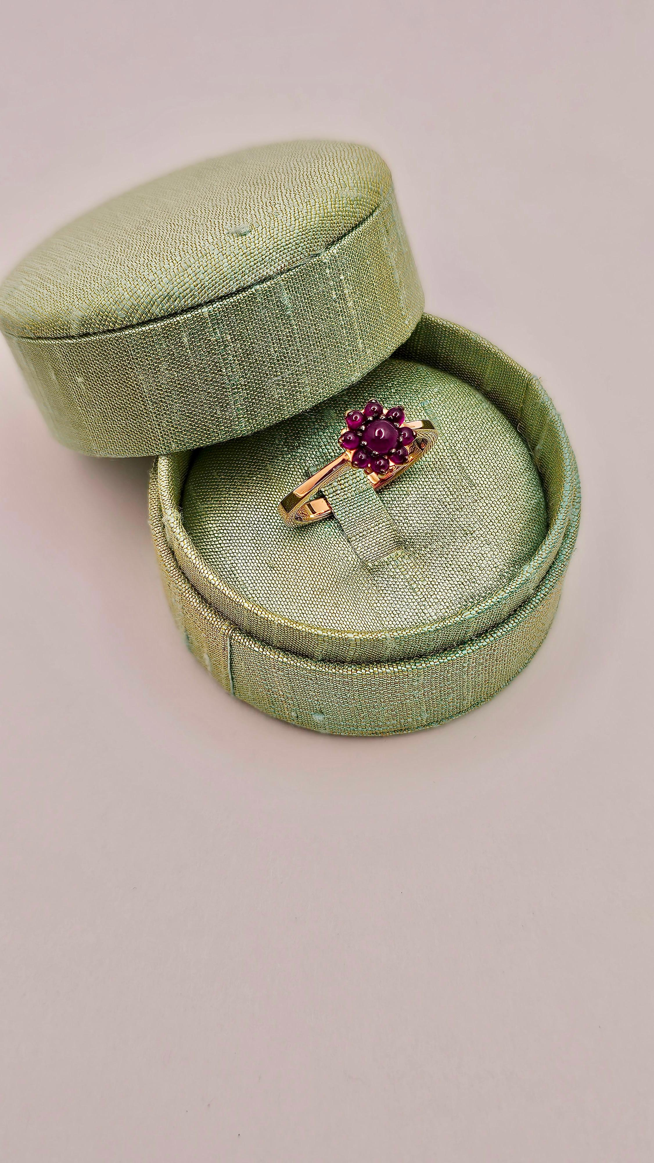 Anello in Stile Vintage in Oro Rosa e Rubini Cabochon For Sale 3