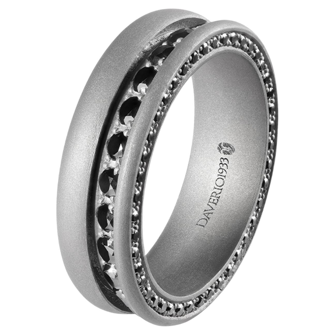 Anillo de titanio y diamante negro en venta