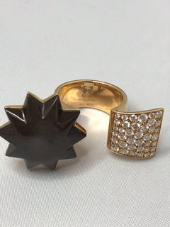 18kt Yellow Gold and Diamonds Ring With Gray Mother of Pearl Cabochon
