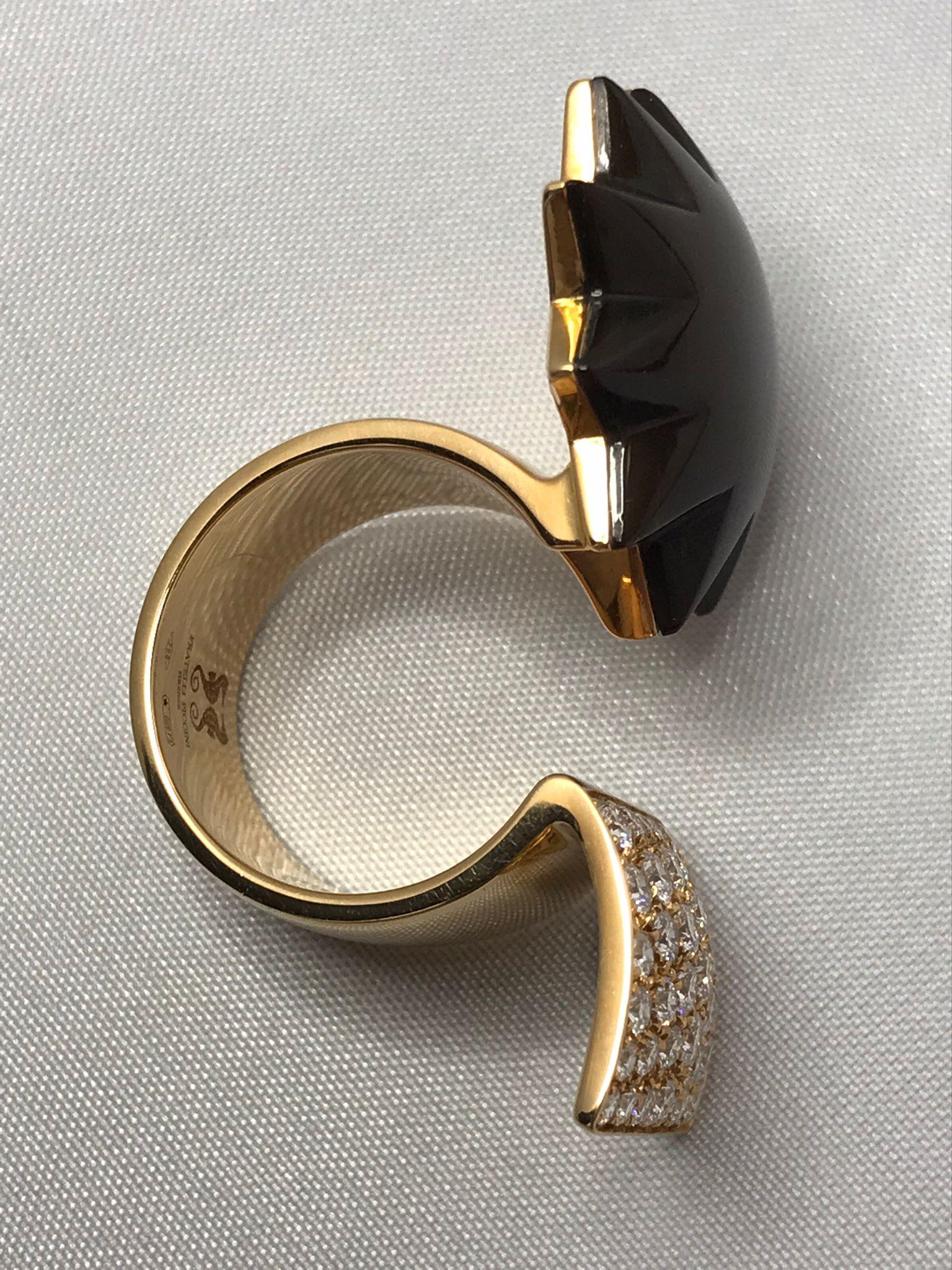 18kt Yellow Gold and Diamonds Ring With Gray Mother of Pearl Cabochon In New Condition For Sale In Firenze, FI