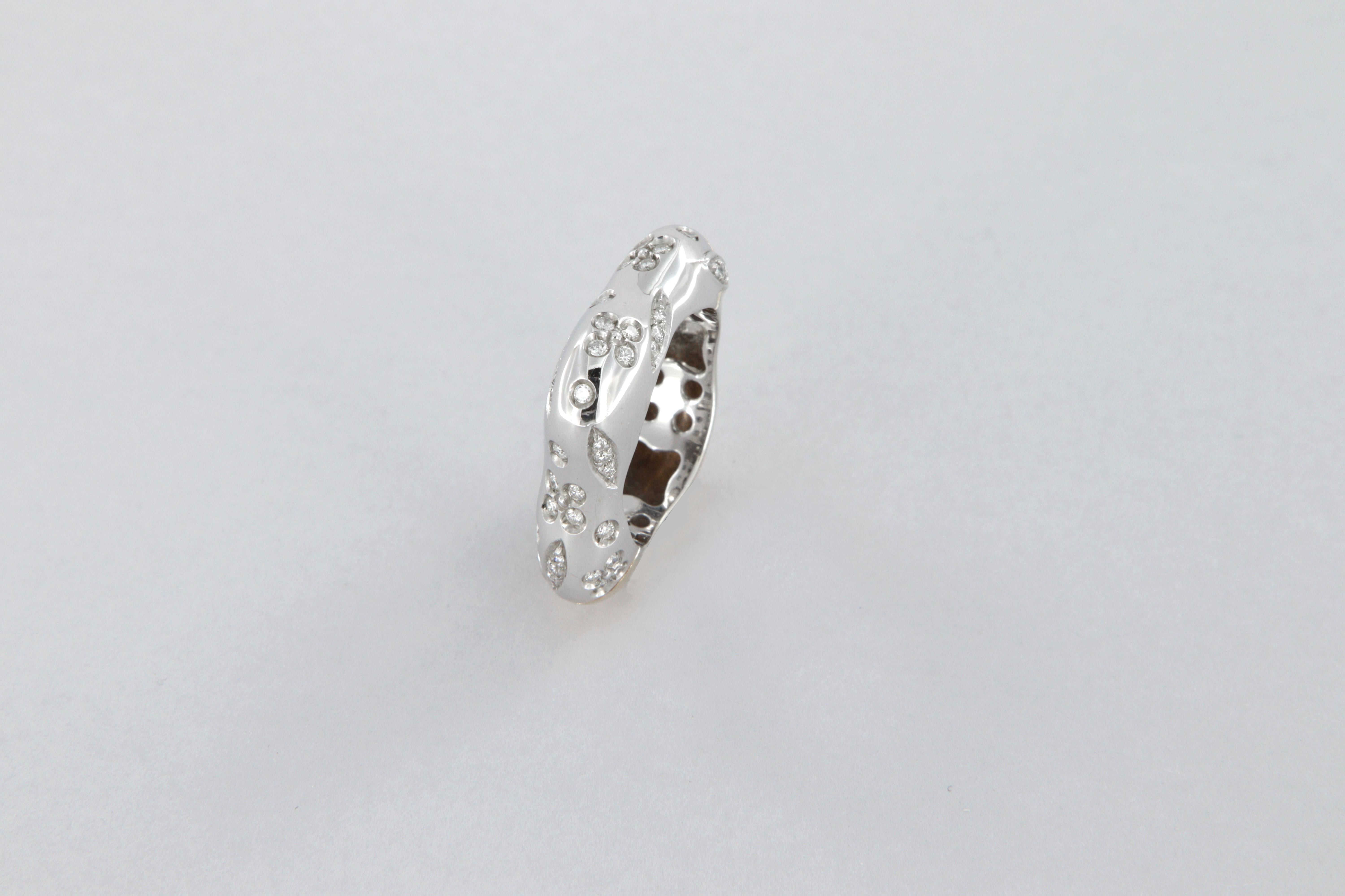 La Nouvelle Bague ring with diamonds in gold 2