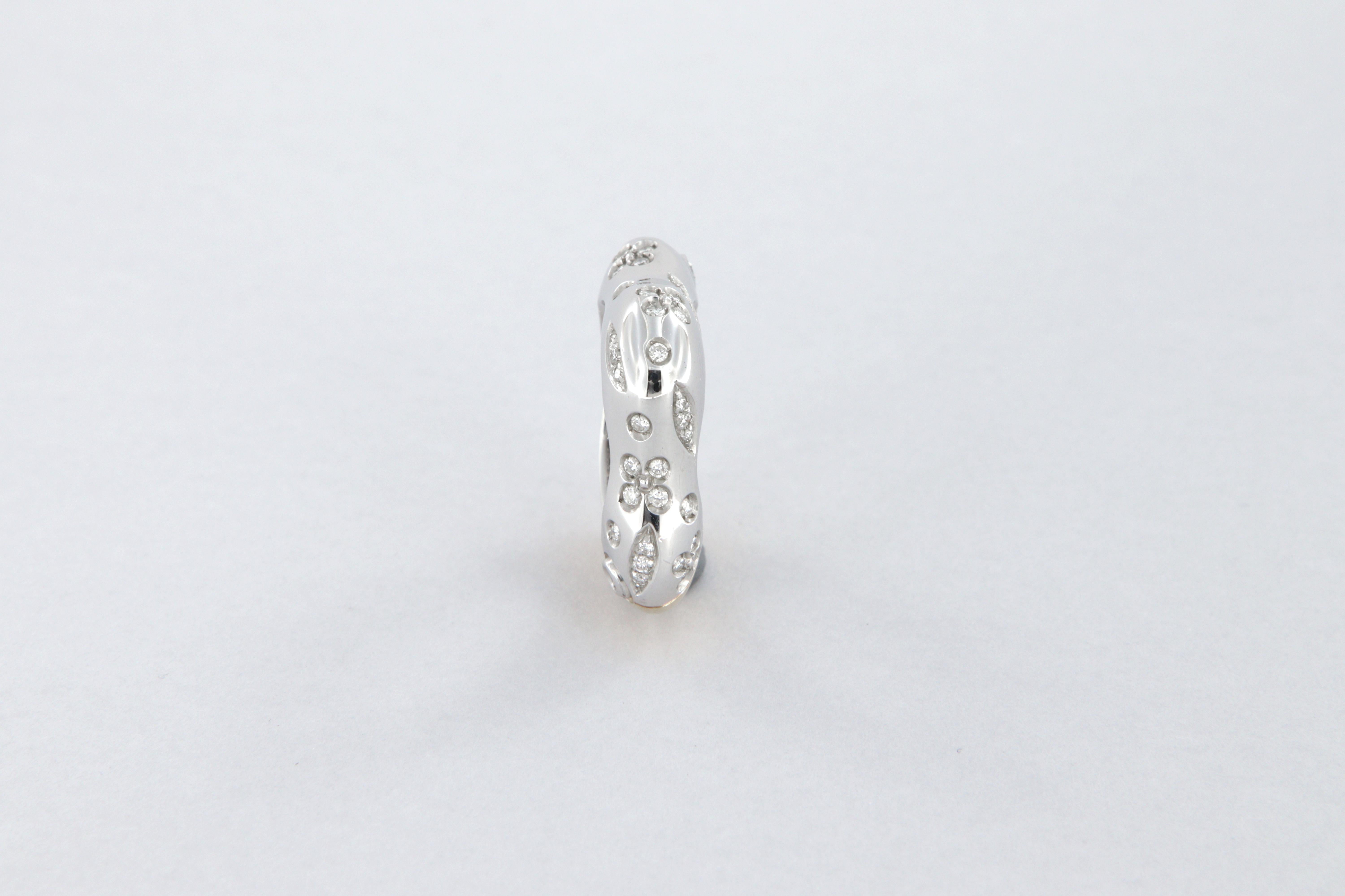 La Nouvelle Bague ring with diamonds in gold 3